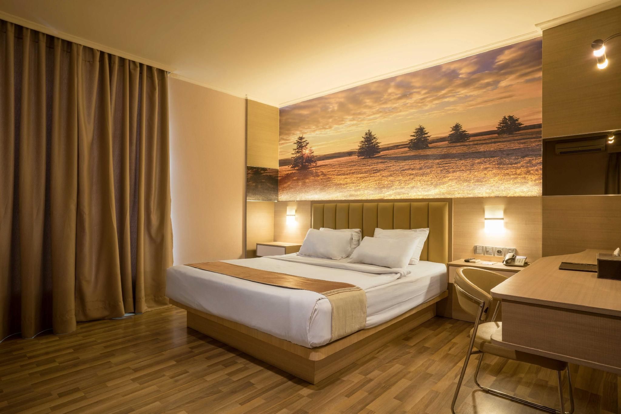 Star Hotel Executive With Breakfast