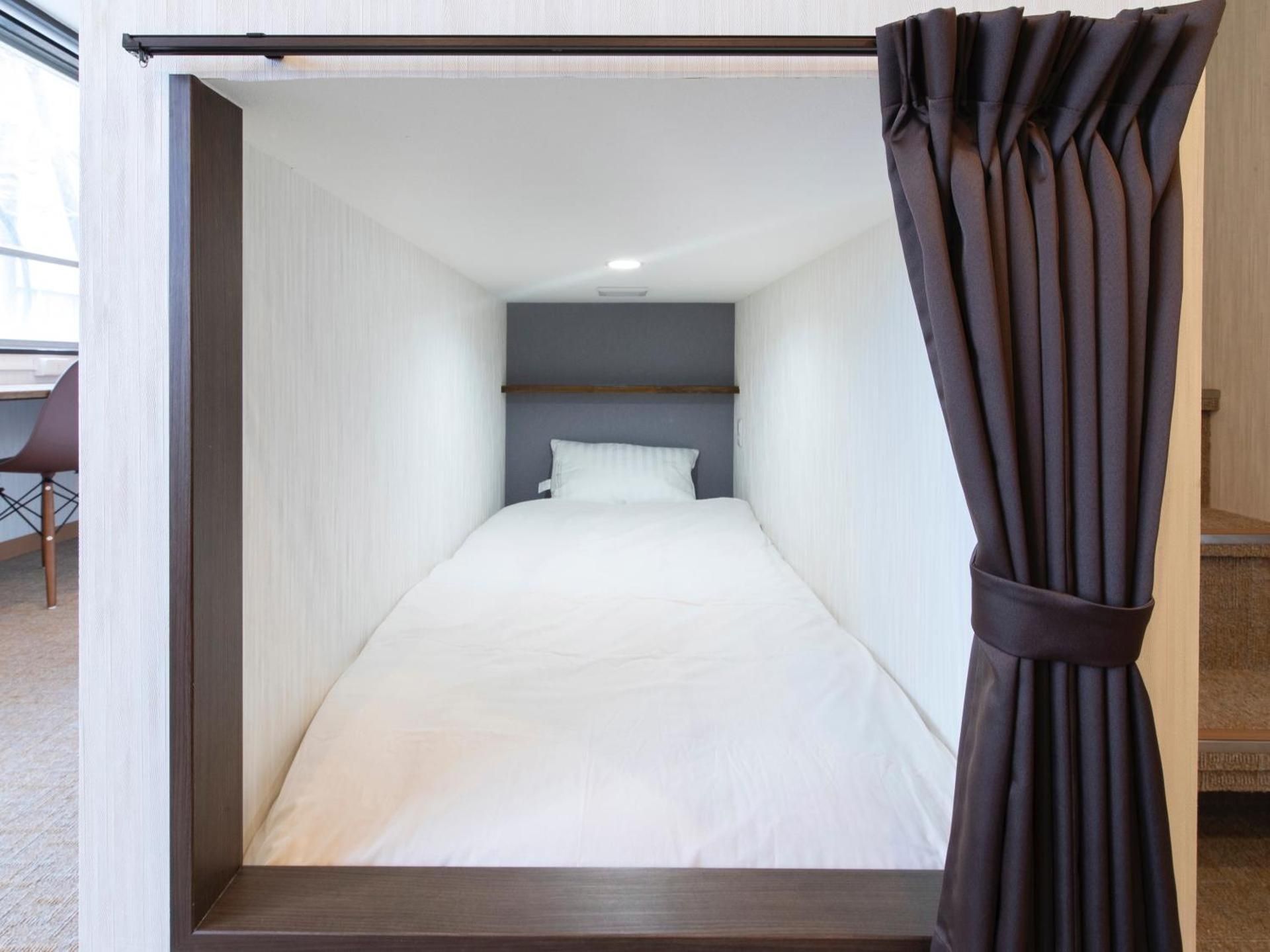 Standard Capsule Room