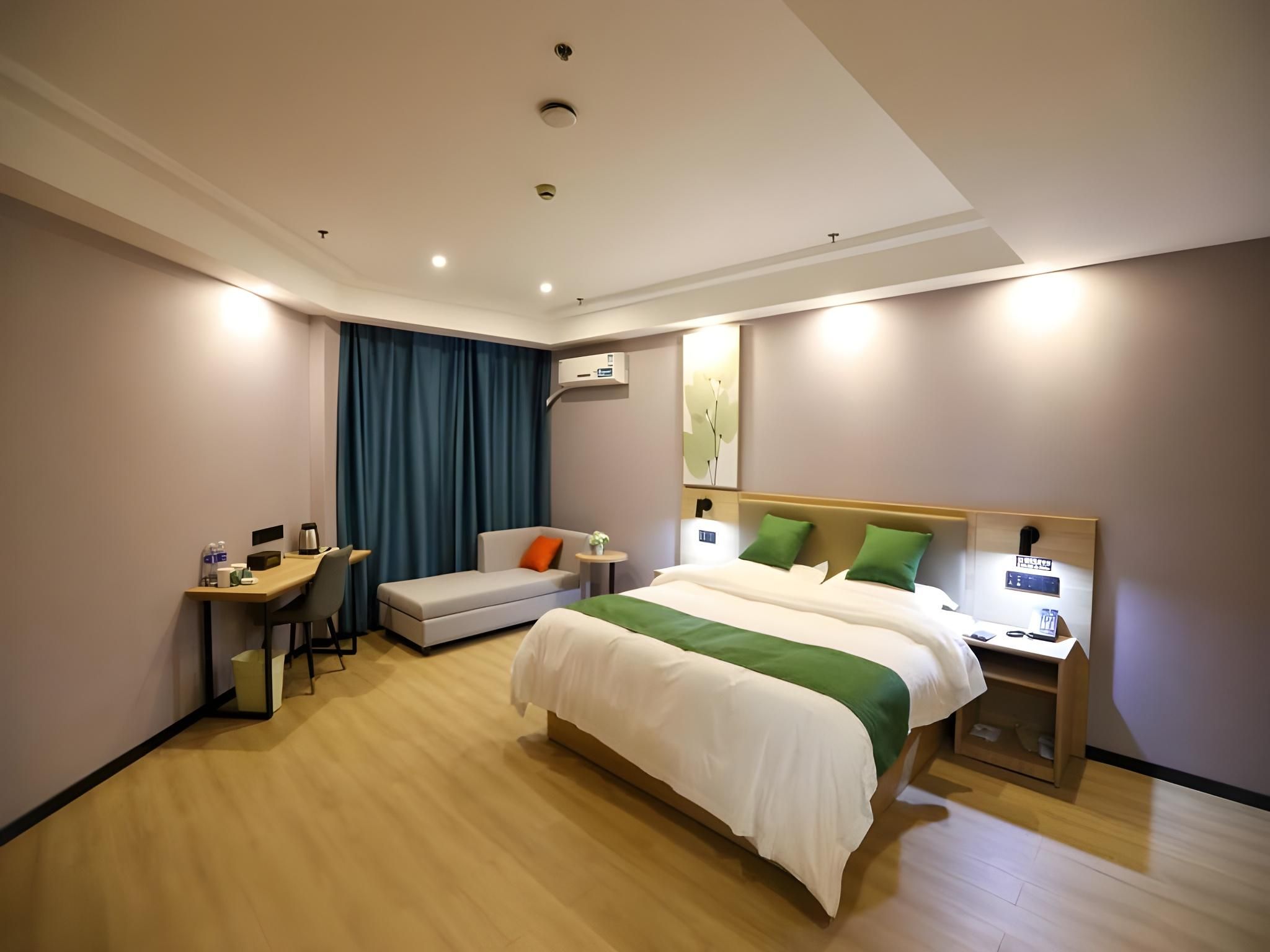 Queen Deluxe Room