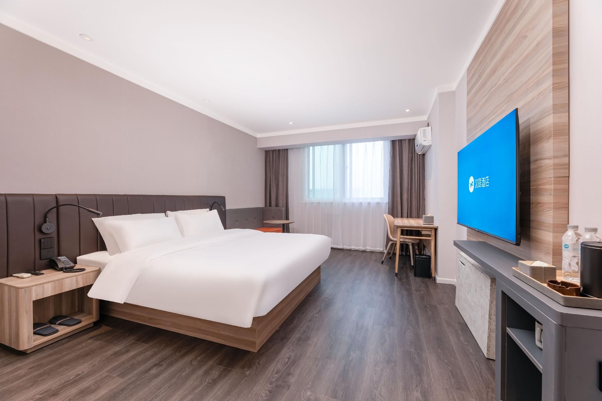 Business Queen Bed Room