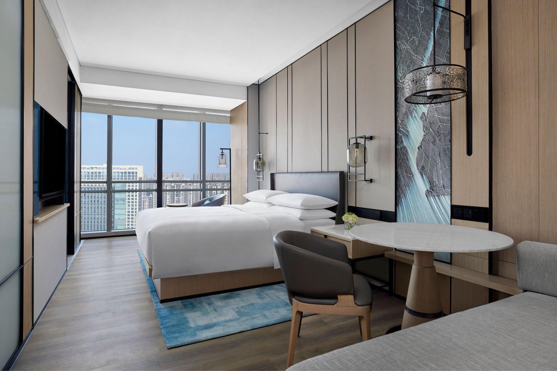 Premier King, Guest room, 1 King, City view, High floor