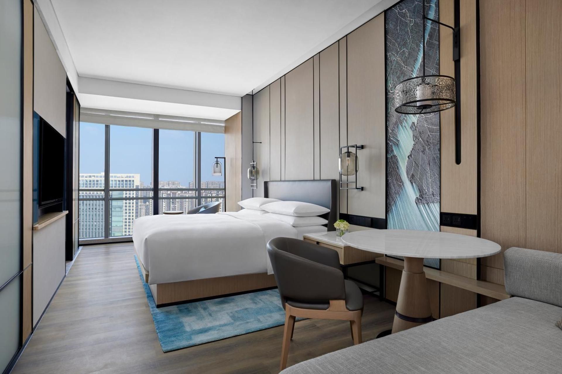 Deluxe King, Guest room, 1 King, City view