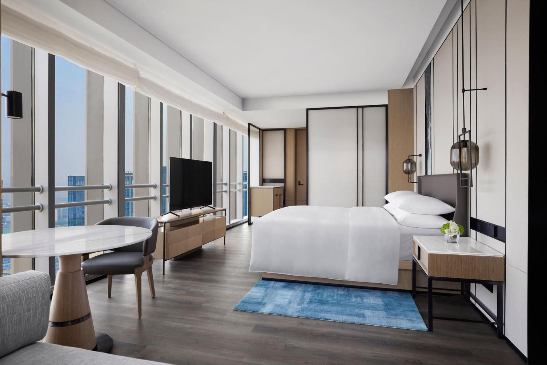 Deluxe Corner King Room with City View