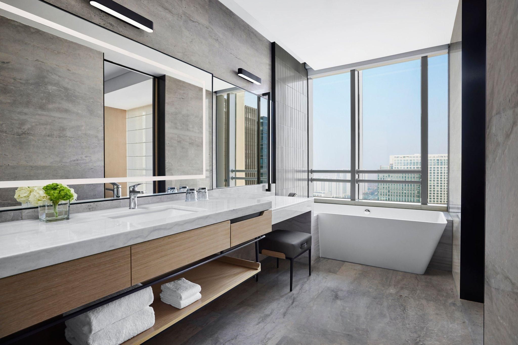 270° View Corner Double, Larger Guest room, 2 Double, City view, Corner room