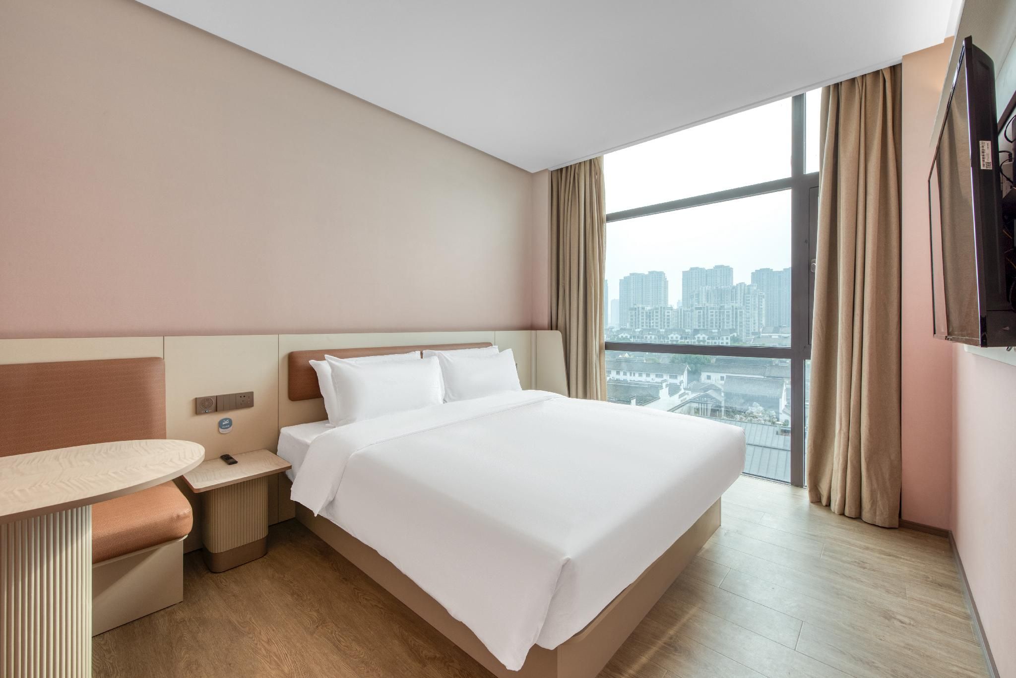 Huazhu - Room With View