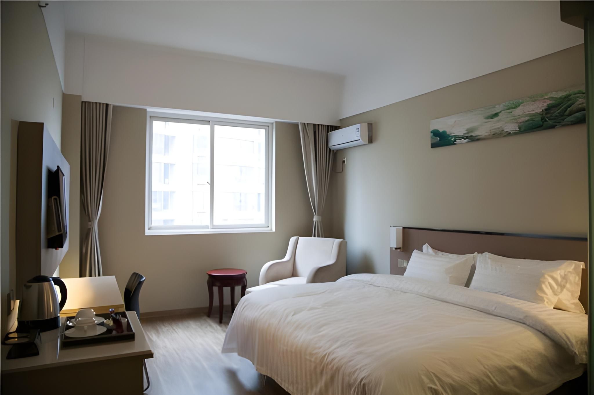 Business Queen Room