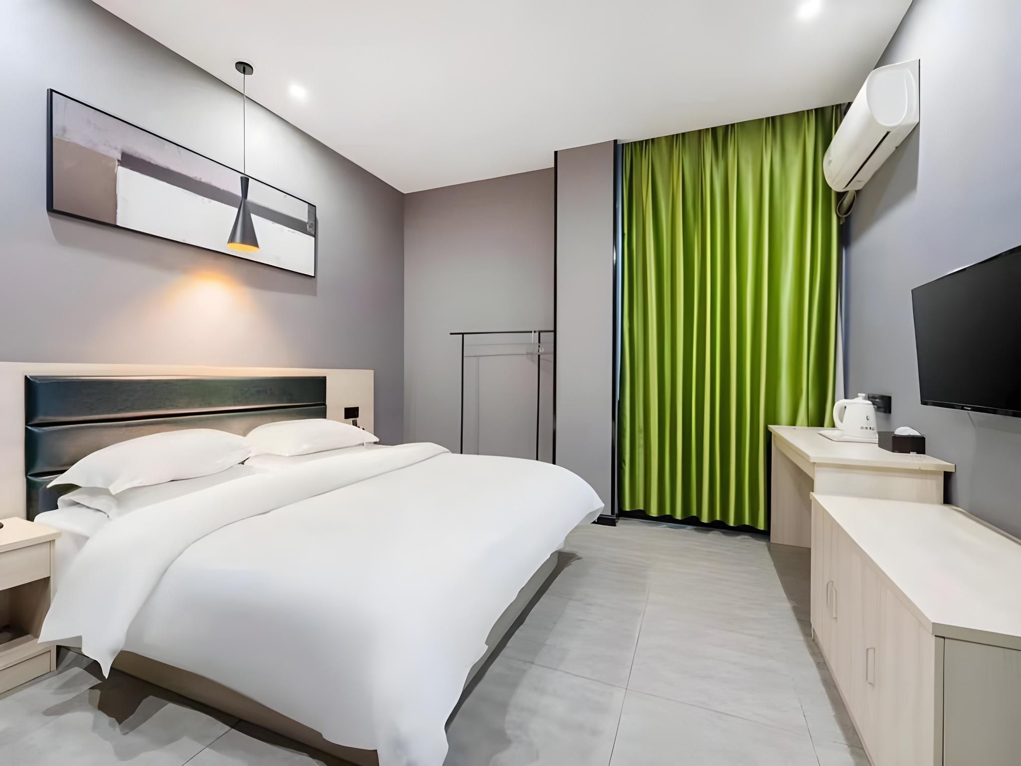 GTI - Feature 1 Bed Room, Chess