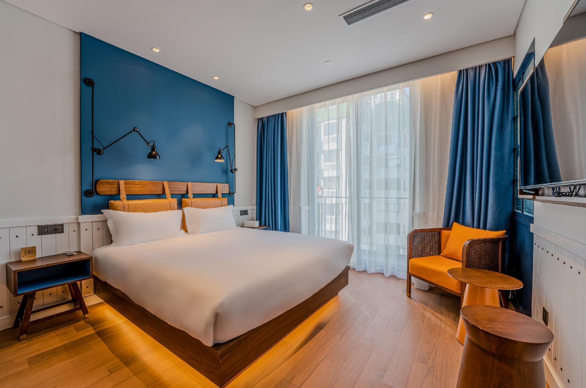 Queen Room with View