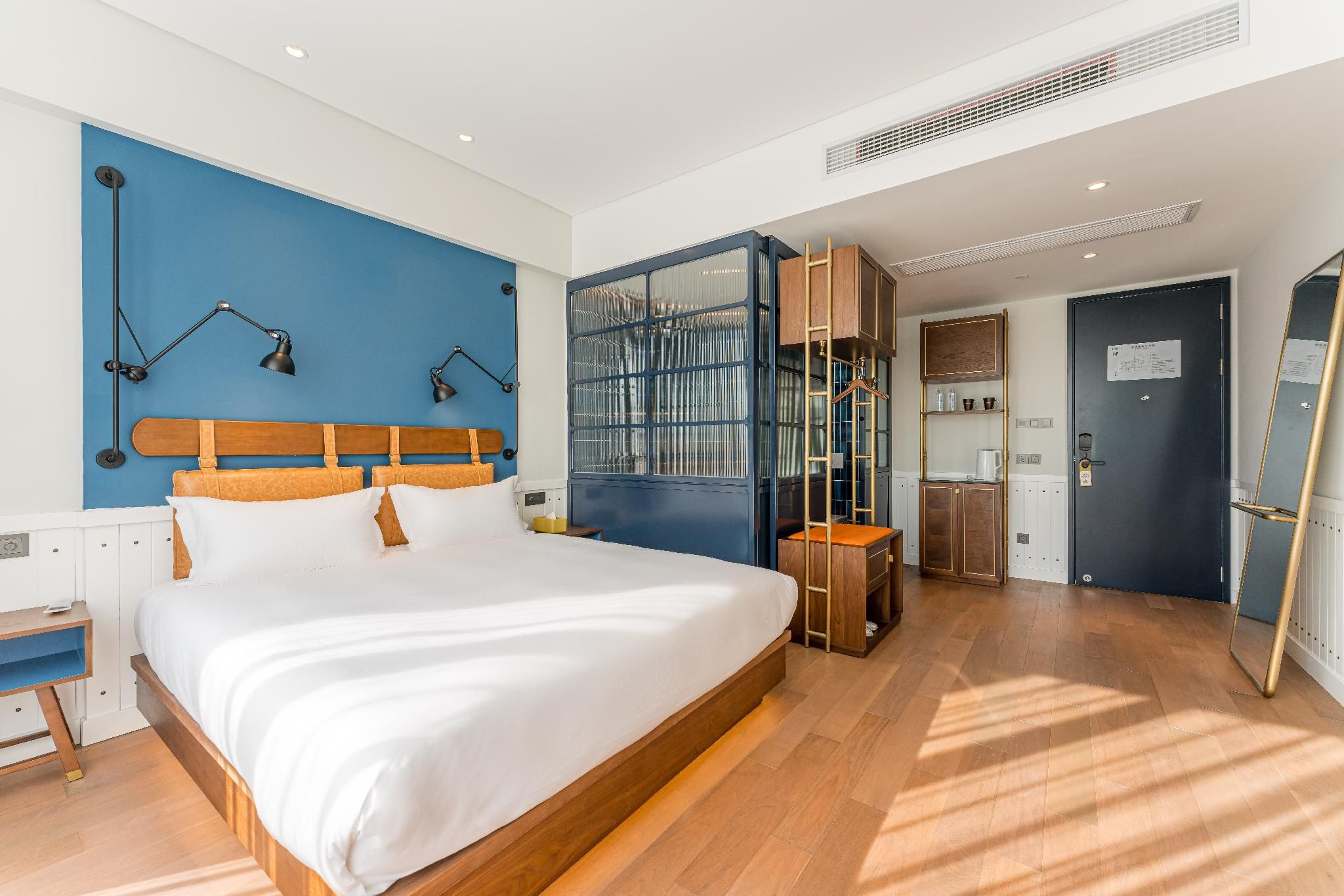 Queen Room with View