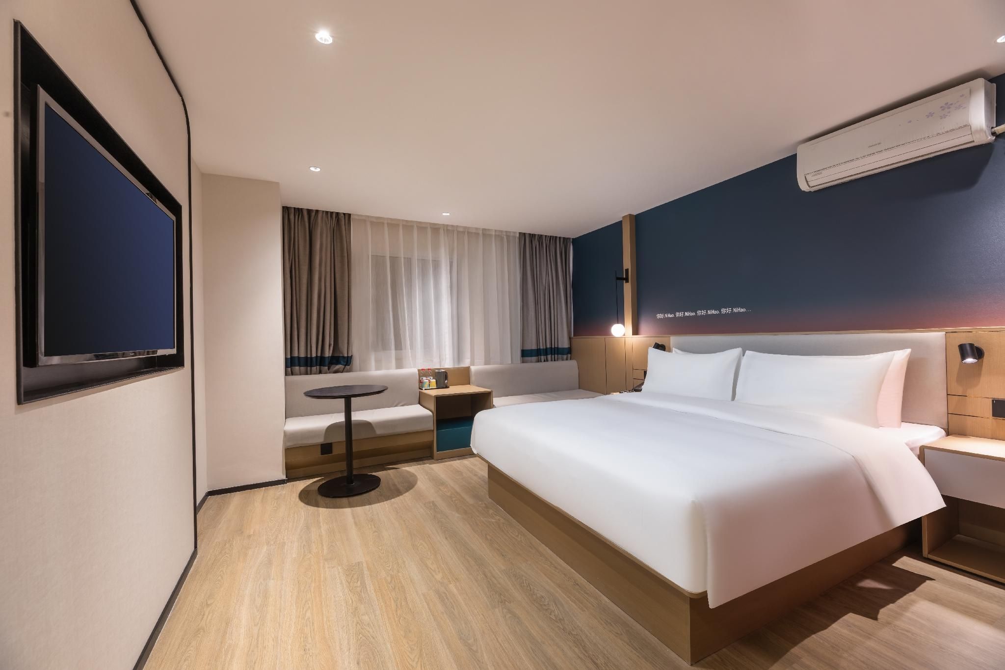 Queen Superior Room