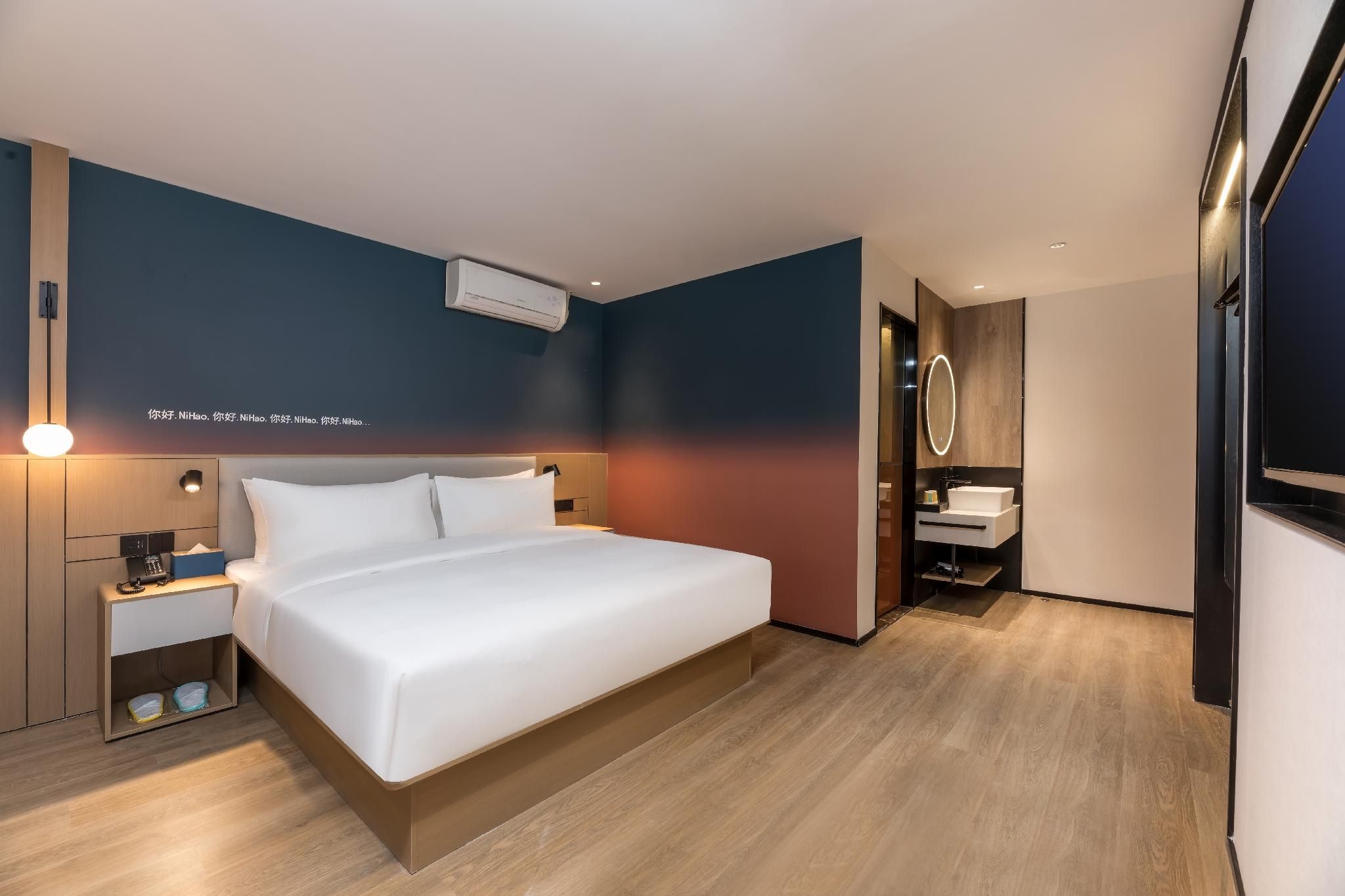 Queen Superior Room