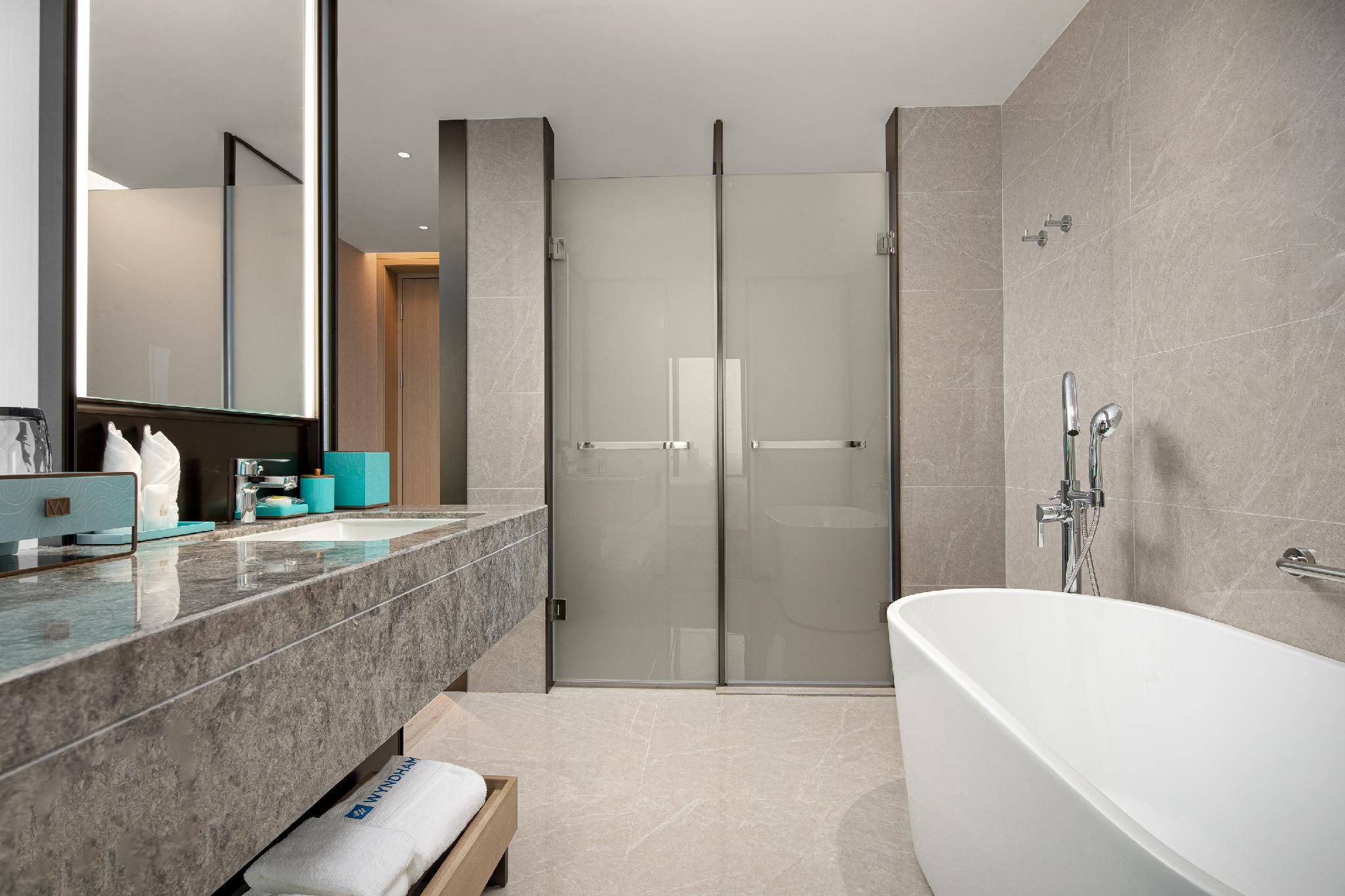 1 King Bed, Business Room, Non-Smoking