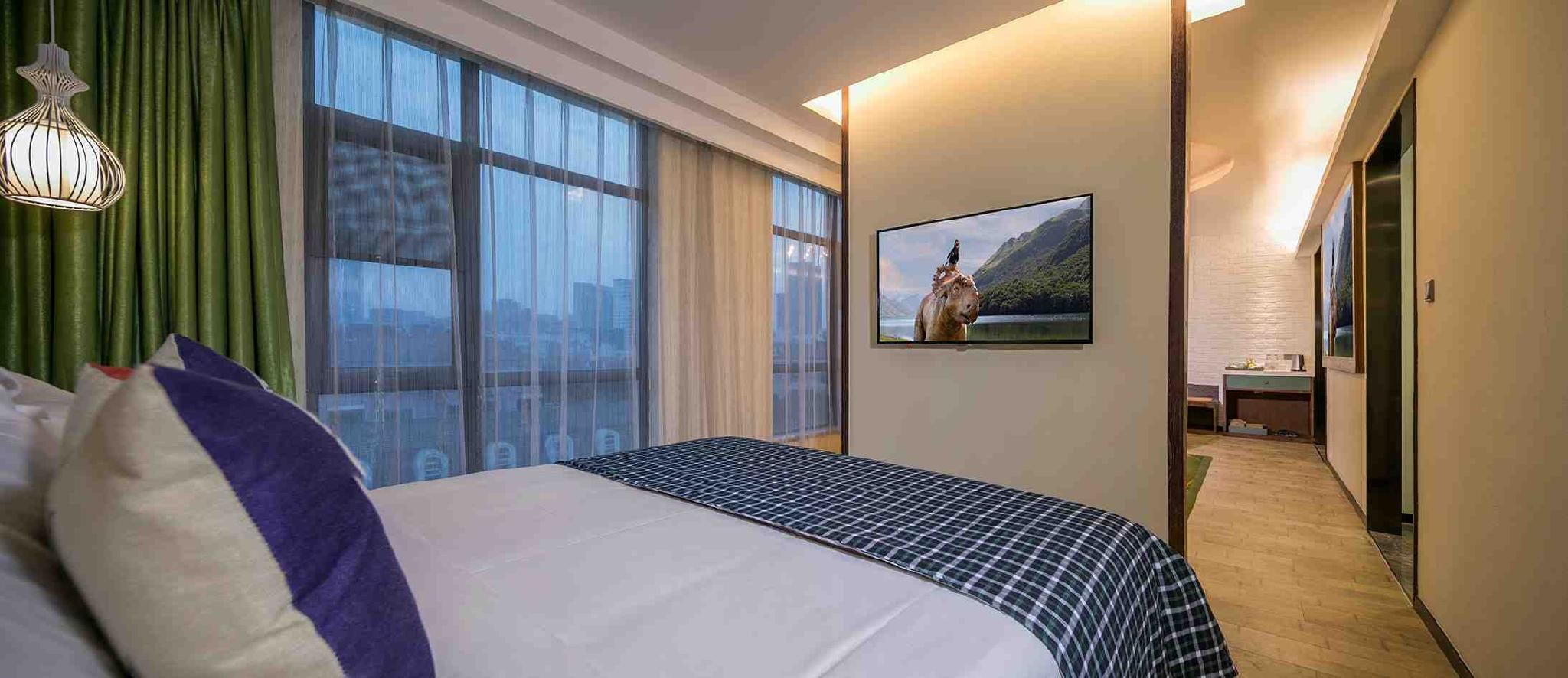 Maya Bay Family Suite with Bathtub