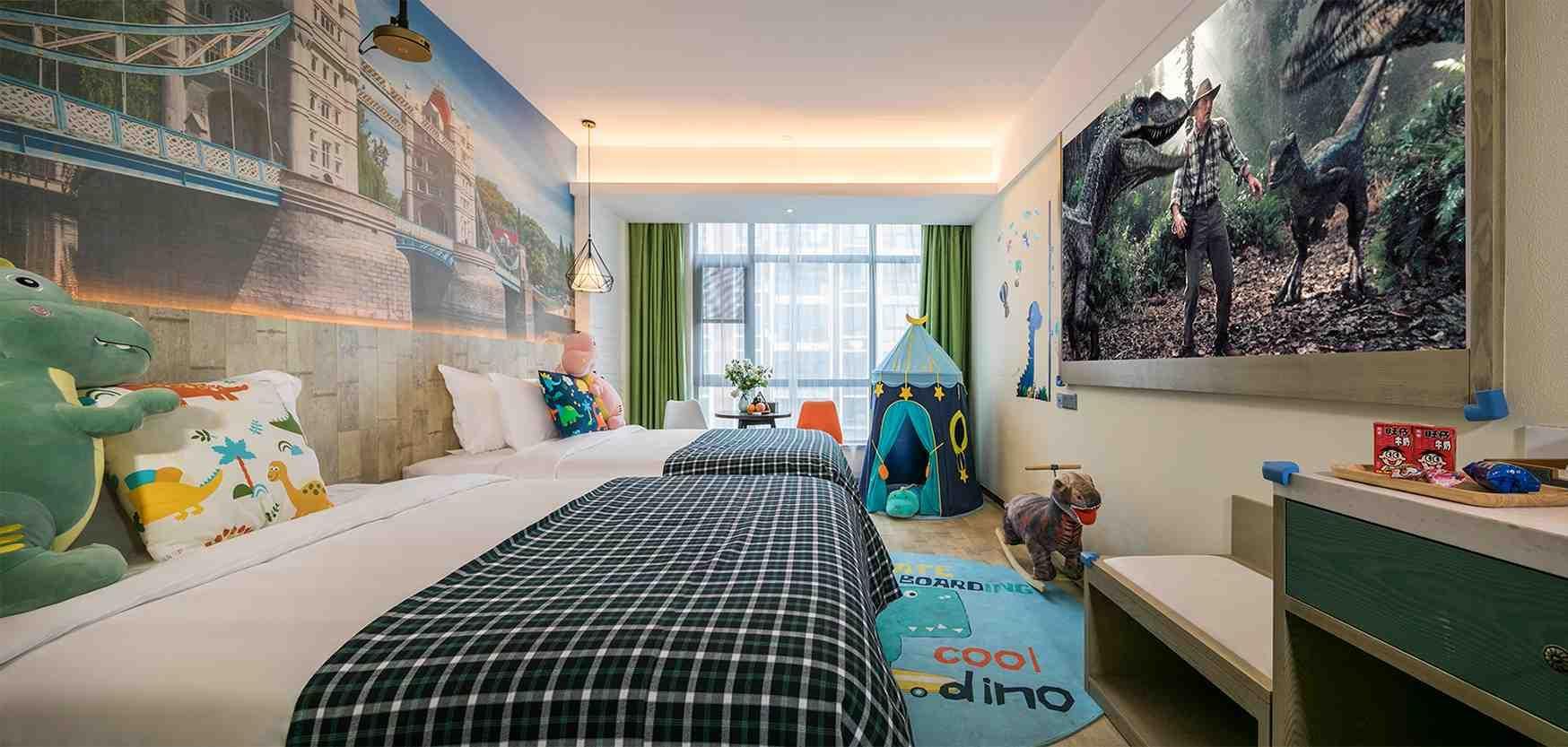 Dinosaur Theme Cinema Family Twin Room