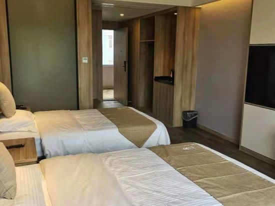 Twin Deluxe Room