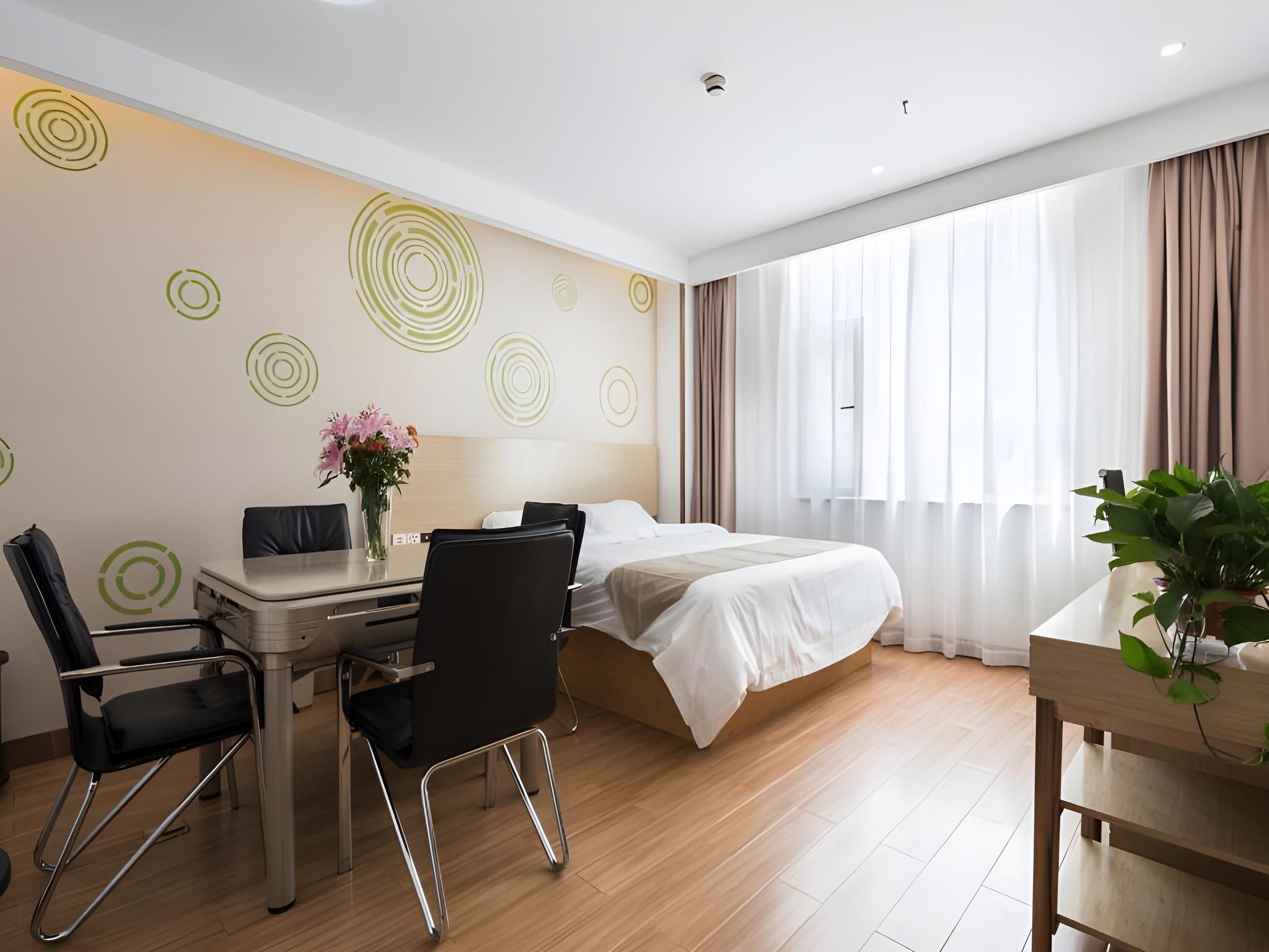 GTI - Feature 1 Bed Room, Chess