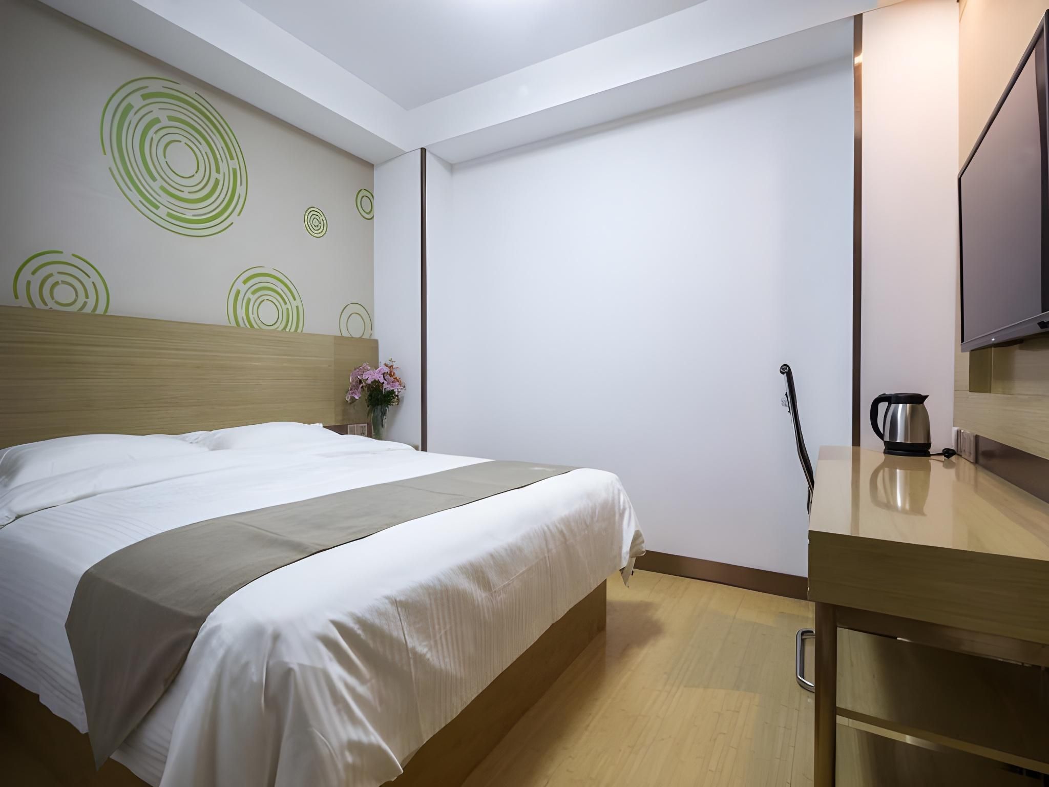GTI - Feature 1 Bed Room, Audiovisual
