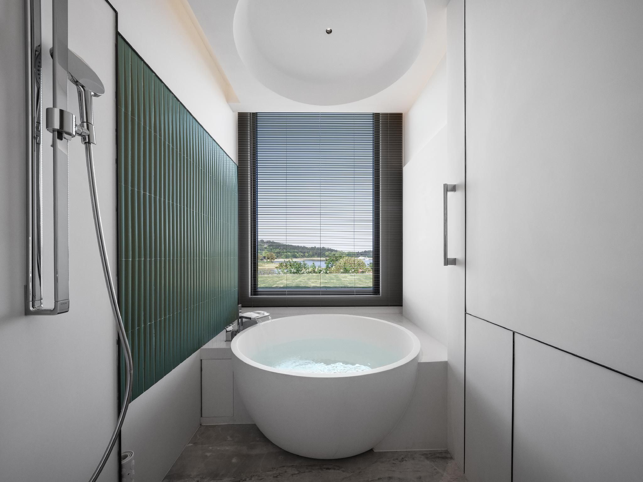 Queen Room with View