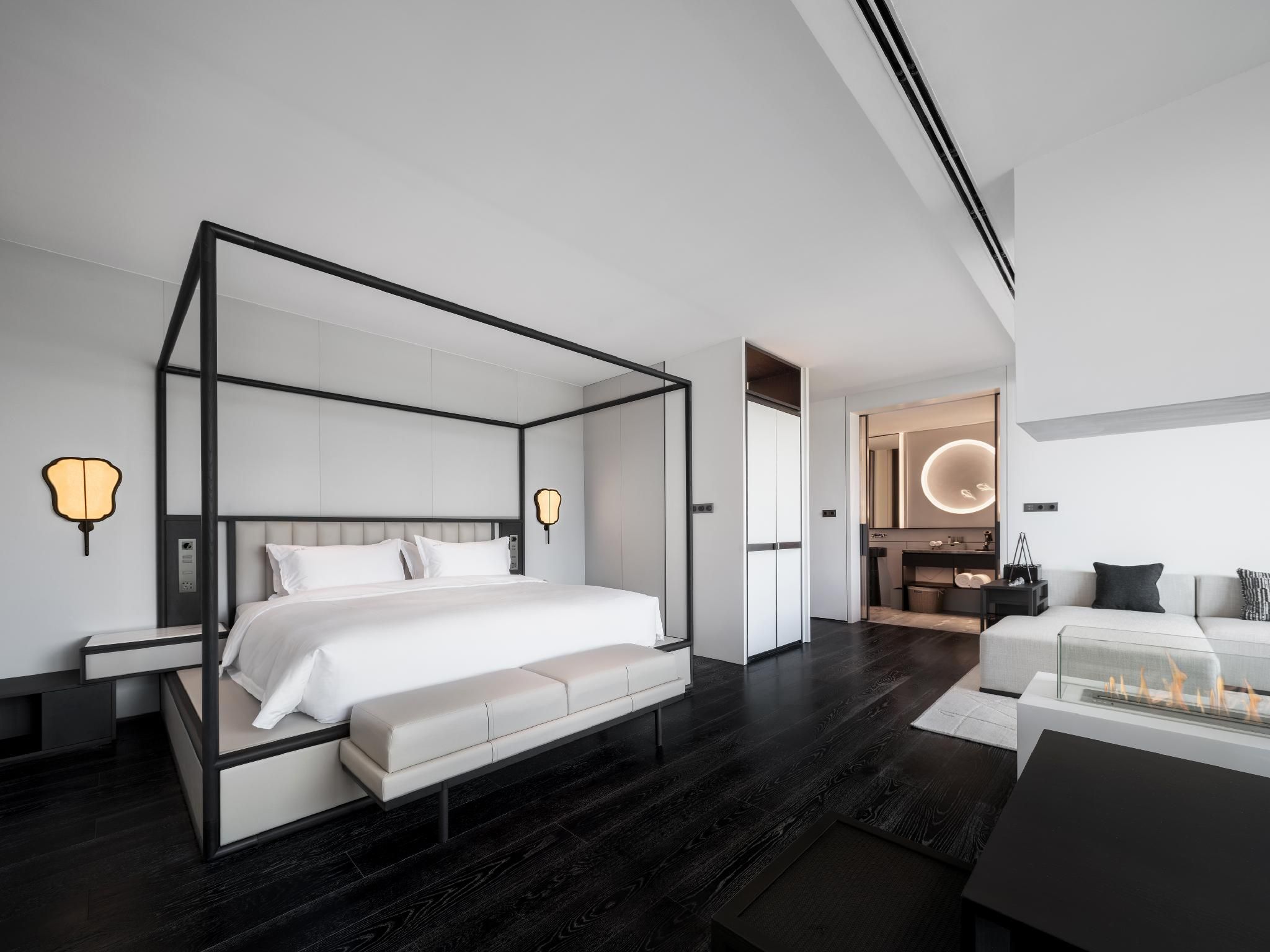 Queen Room with View