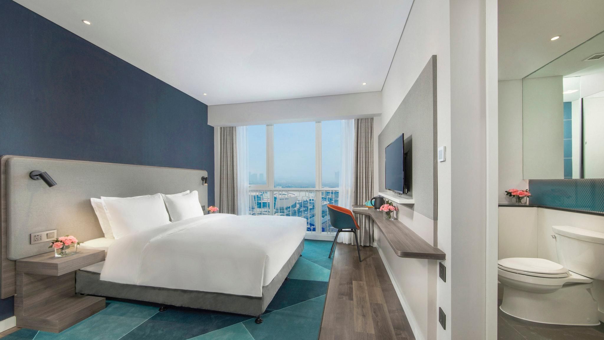 1 King Standard Lake View