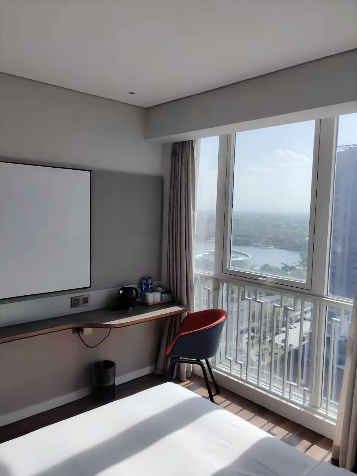 1 King Standard Lake View Audio Visual