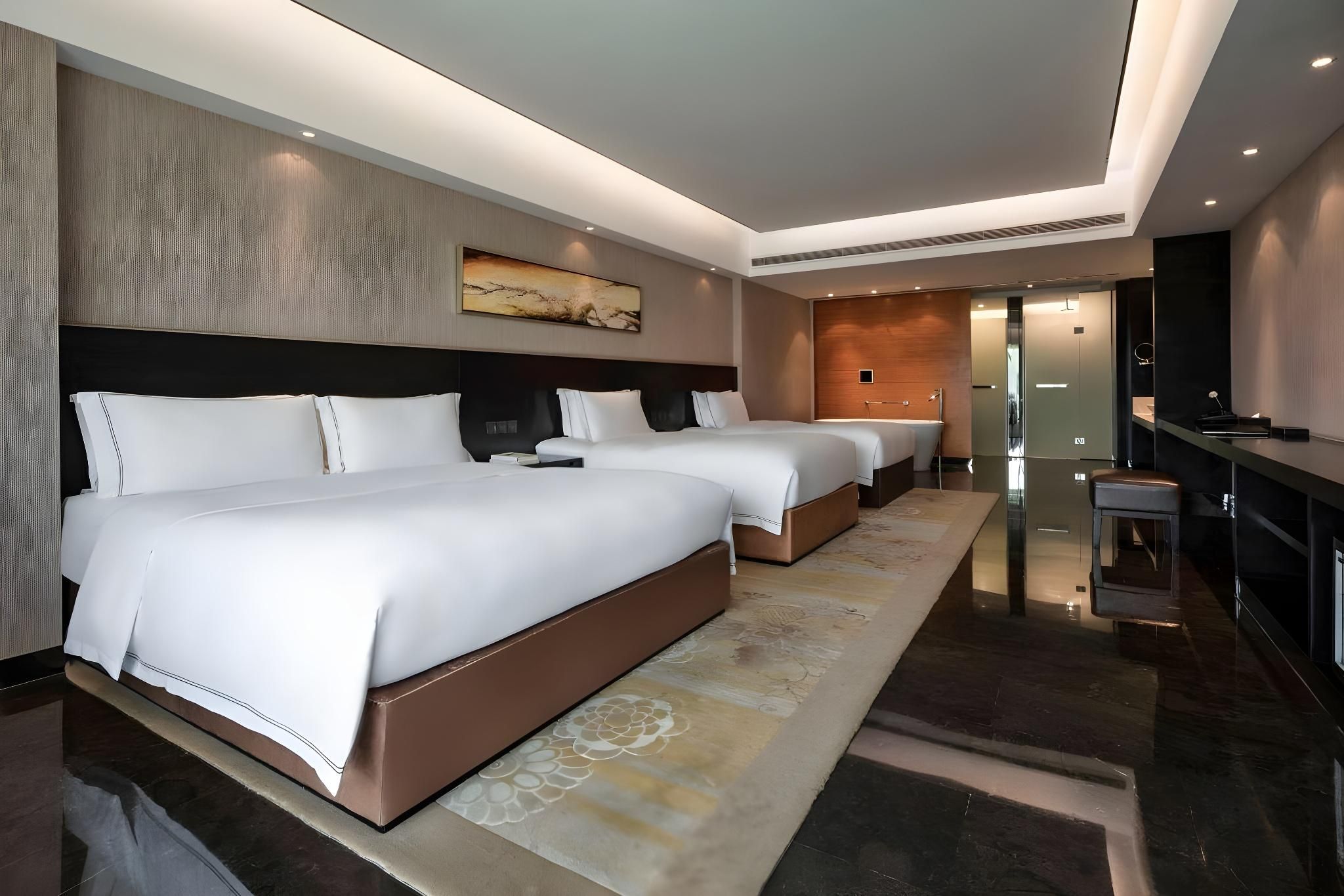 Lake View Family Suite