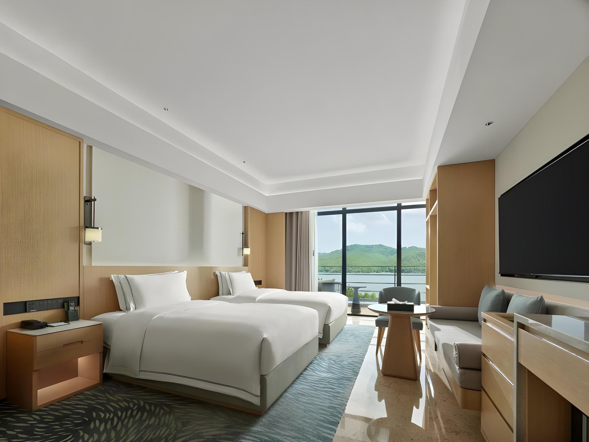 Deluxe Room Lake View Twin Bed