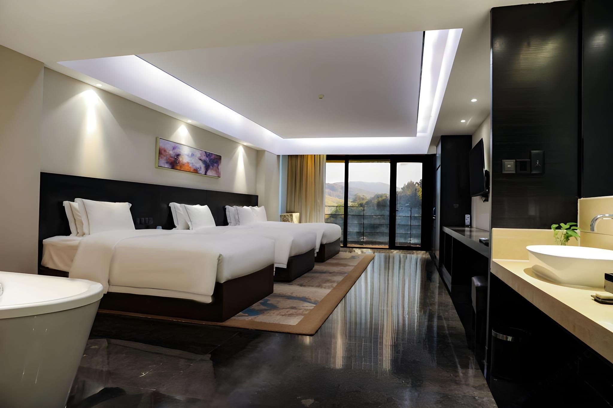 Lake View Family Suite