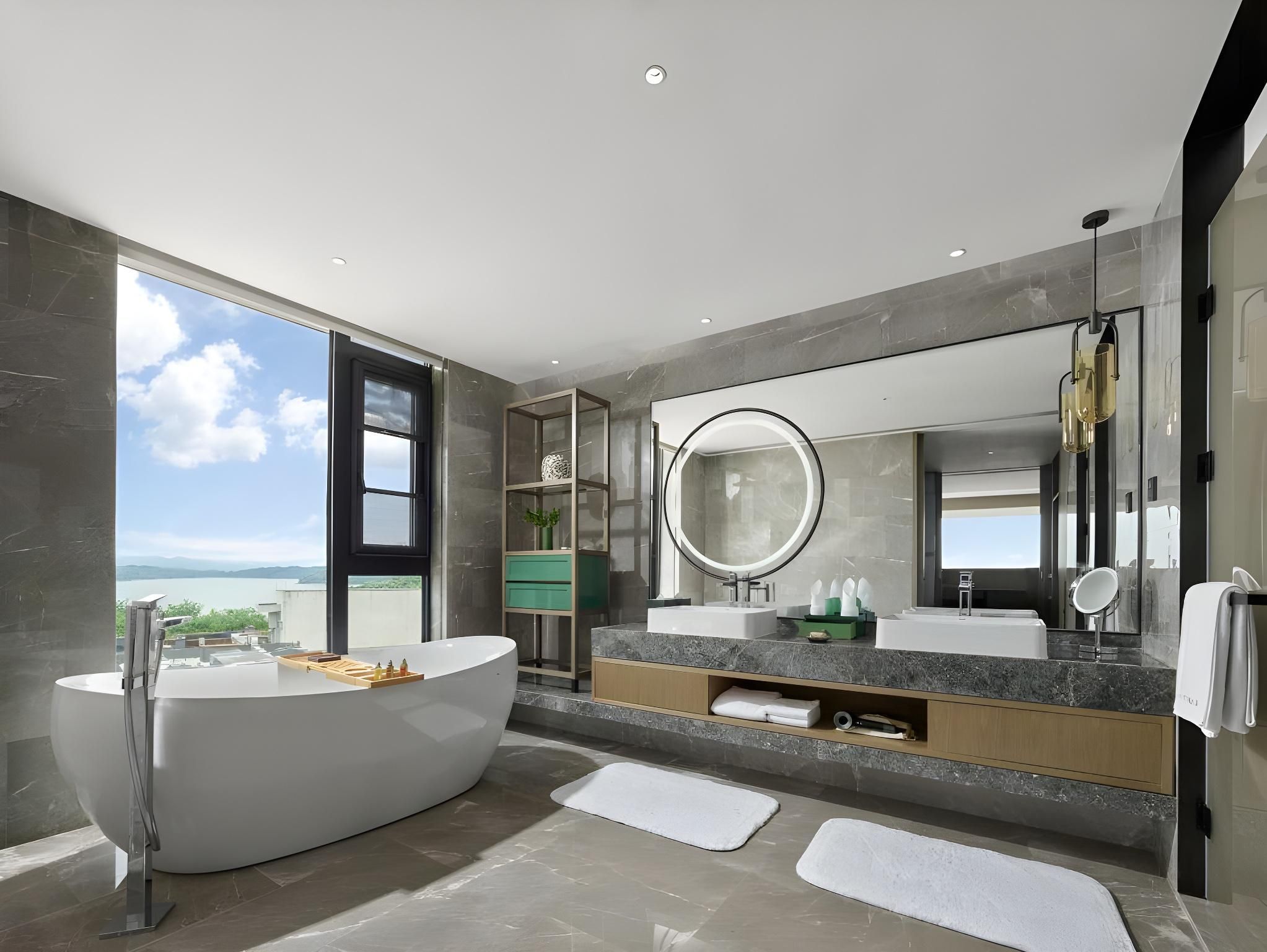Suite with Lake View