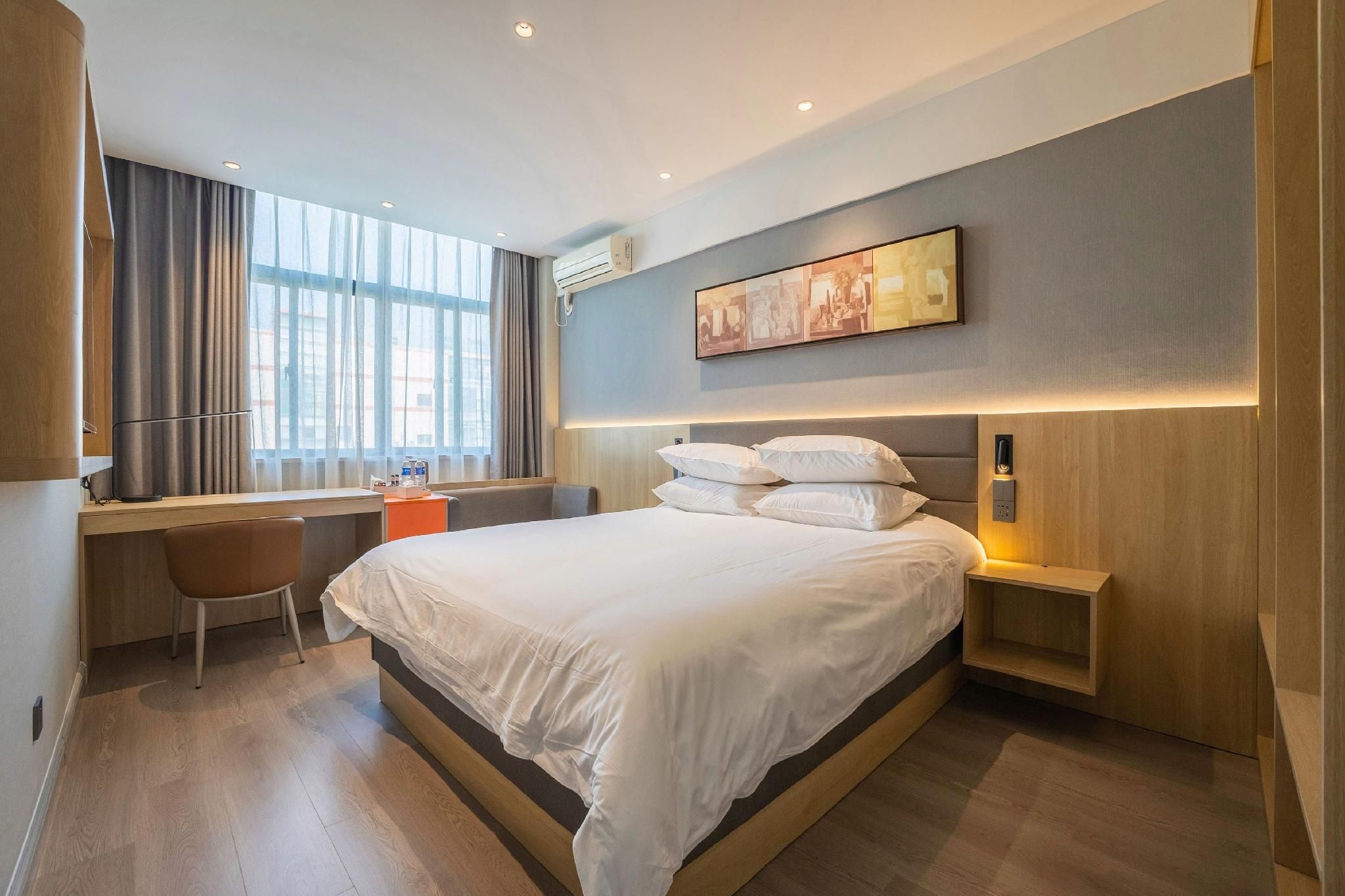 WH - Deluxe Bed Suite