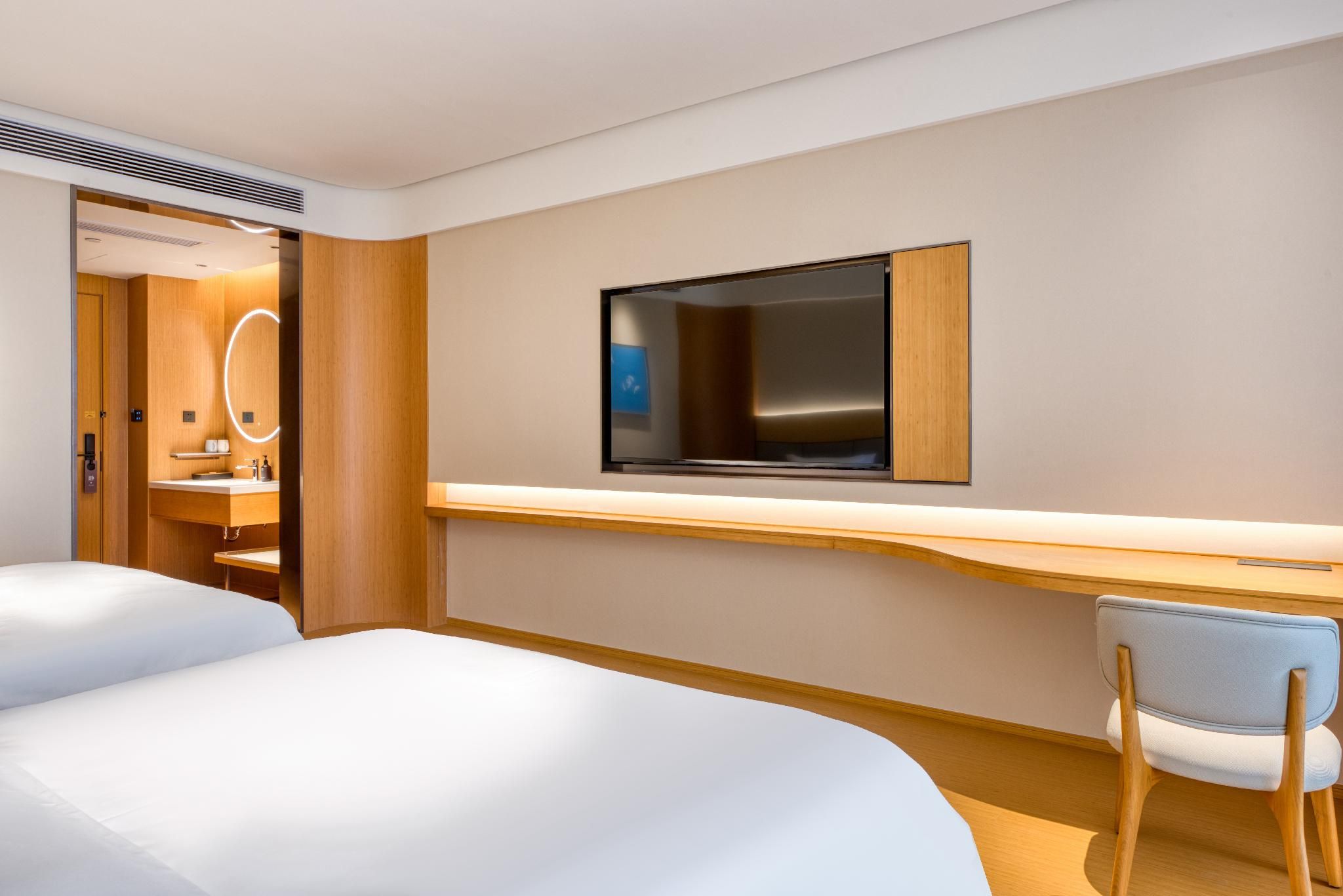 Huazhu - Superior Twin