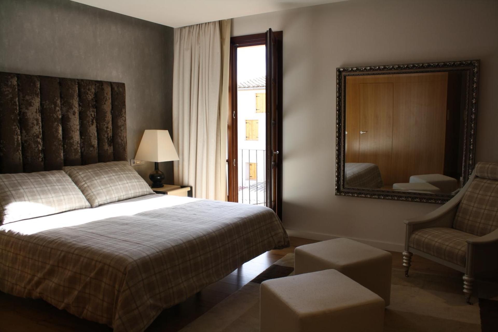 Twin Room with Private Bathroom