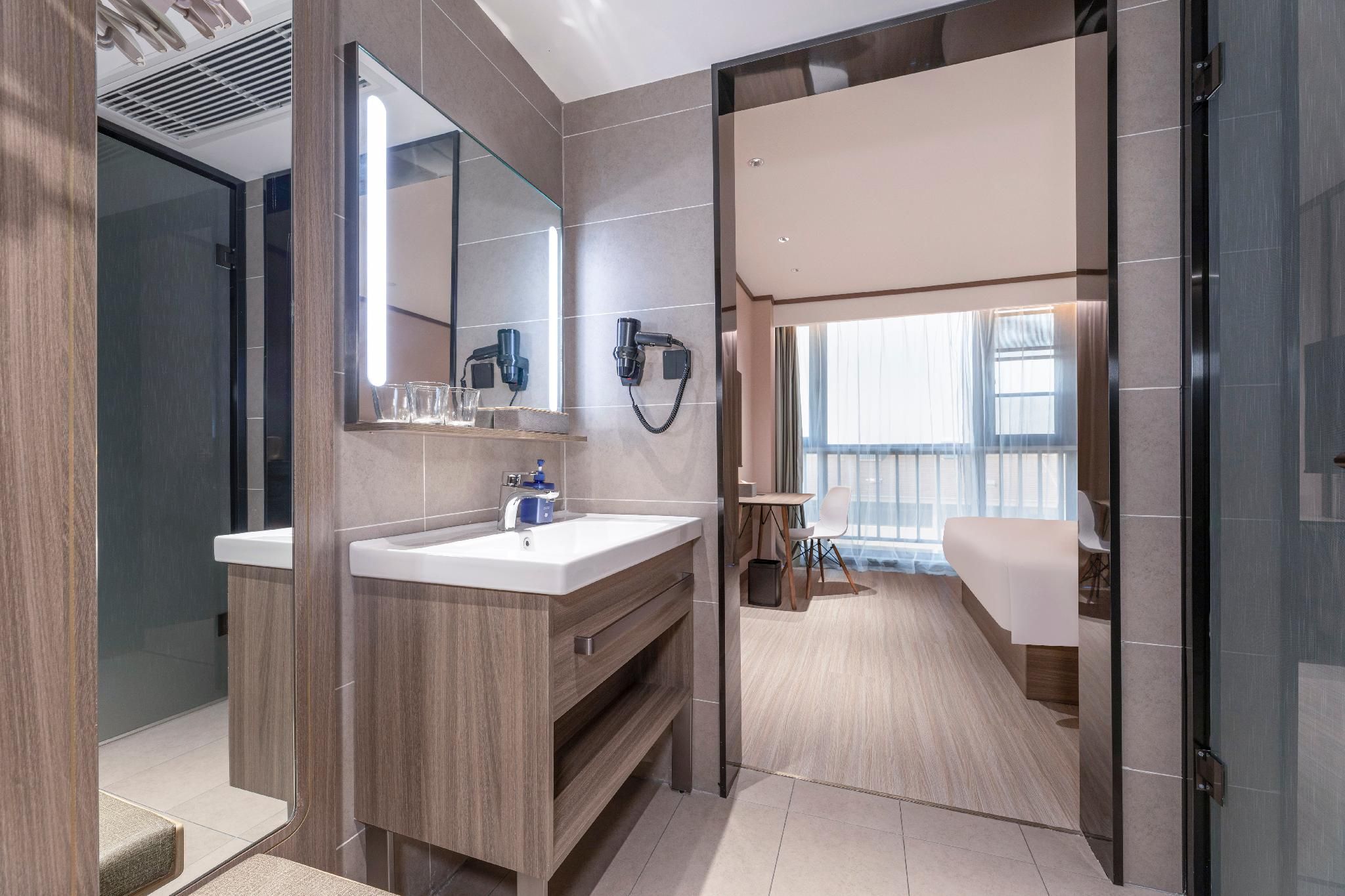 Huazhu - Superior BedRoom