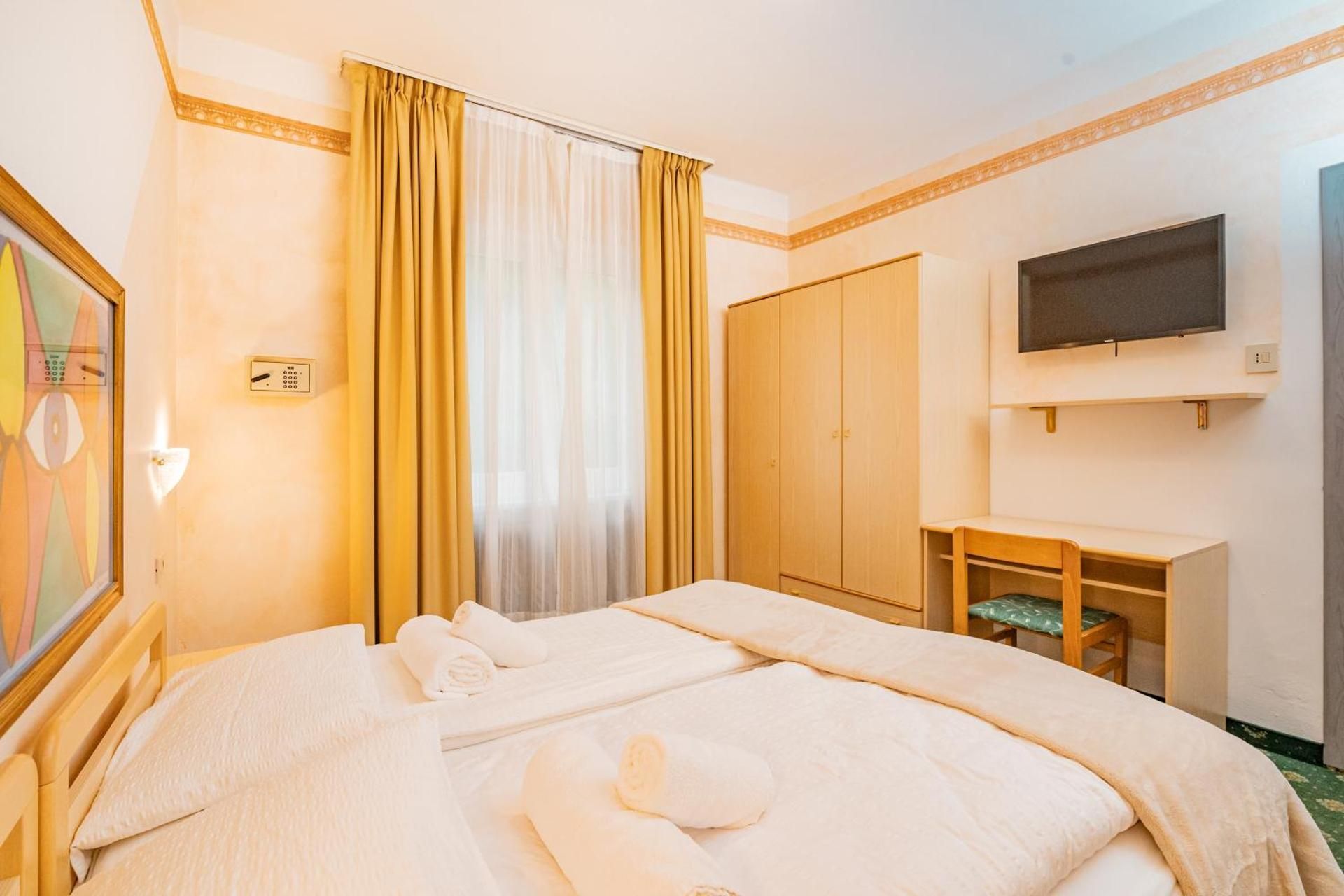 Double or Twin Room with Private Bathroom - Separate building