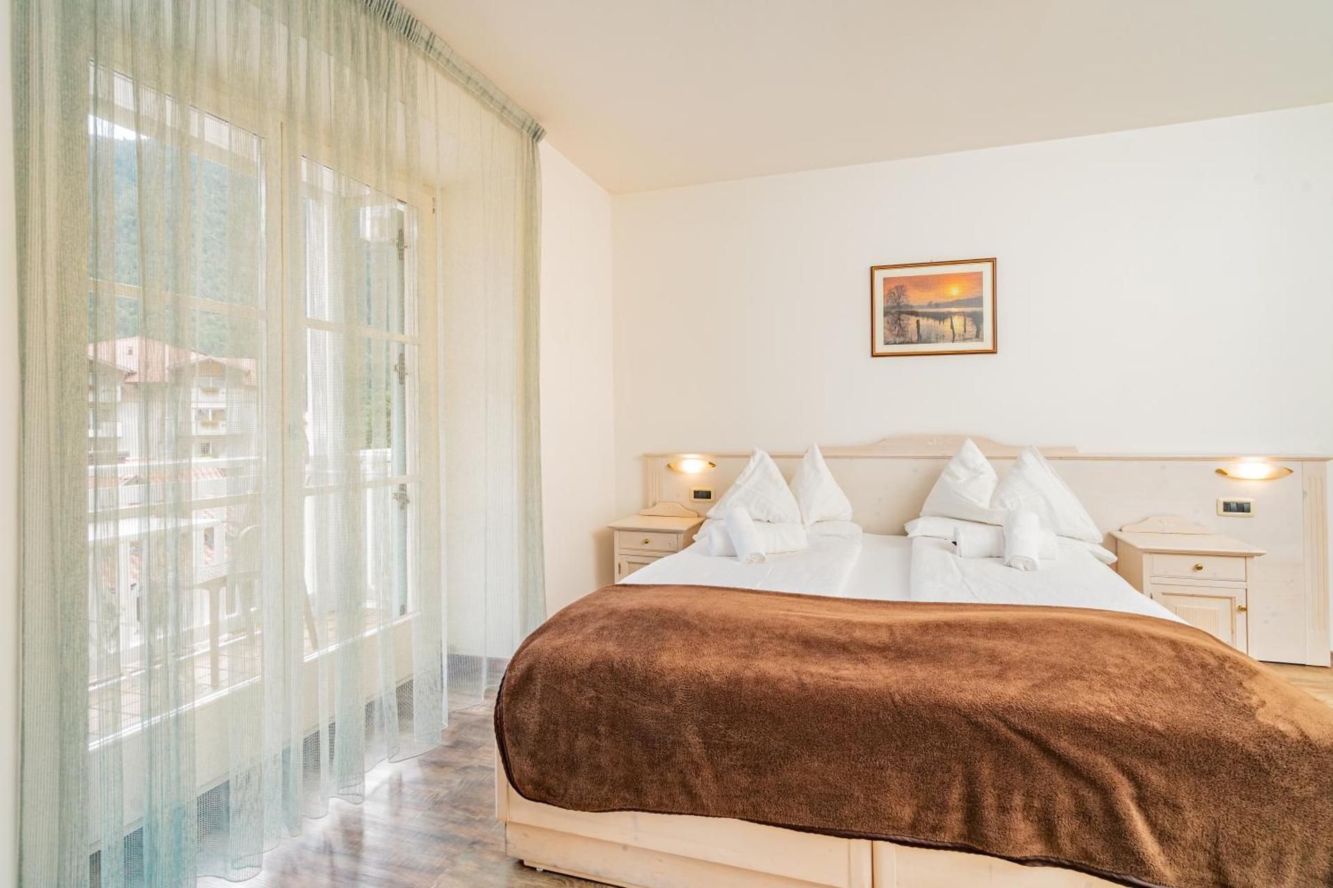 Double or Twin Room with Mountain View