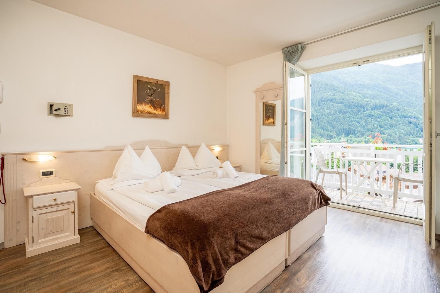 Double or Twin Room with Lake View