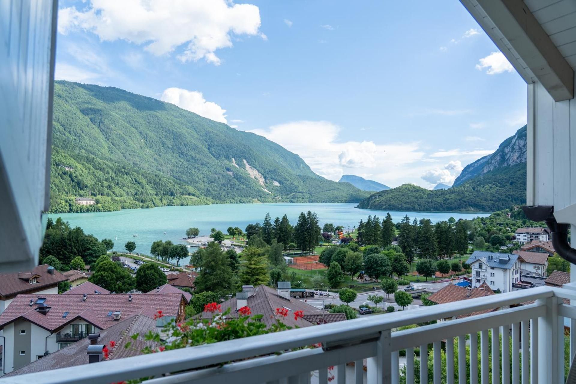 Triple Room with Lake View