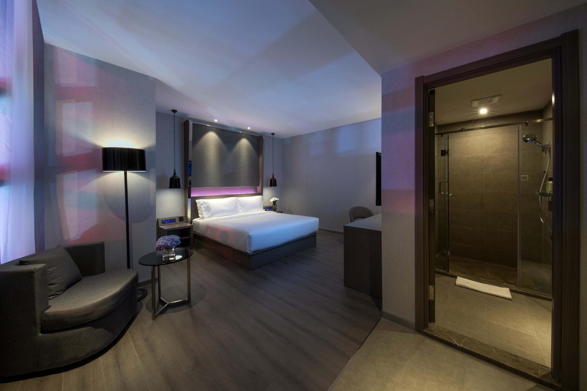 Business Queen Bed Room