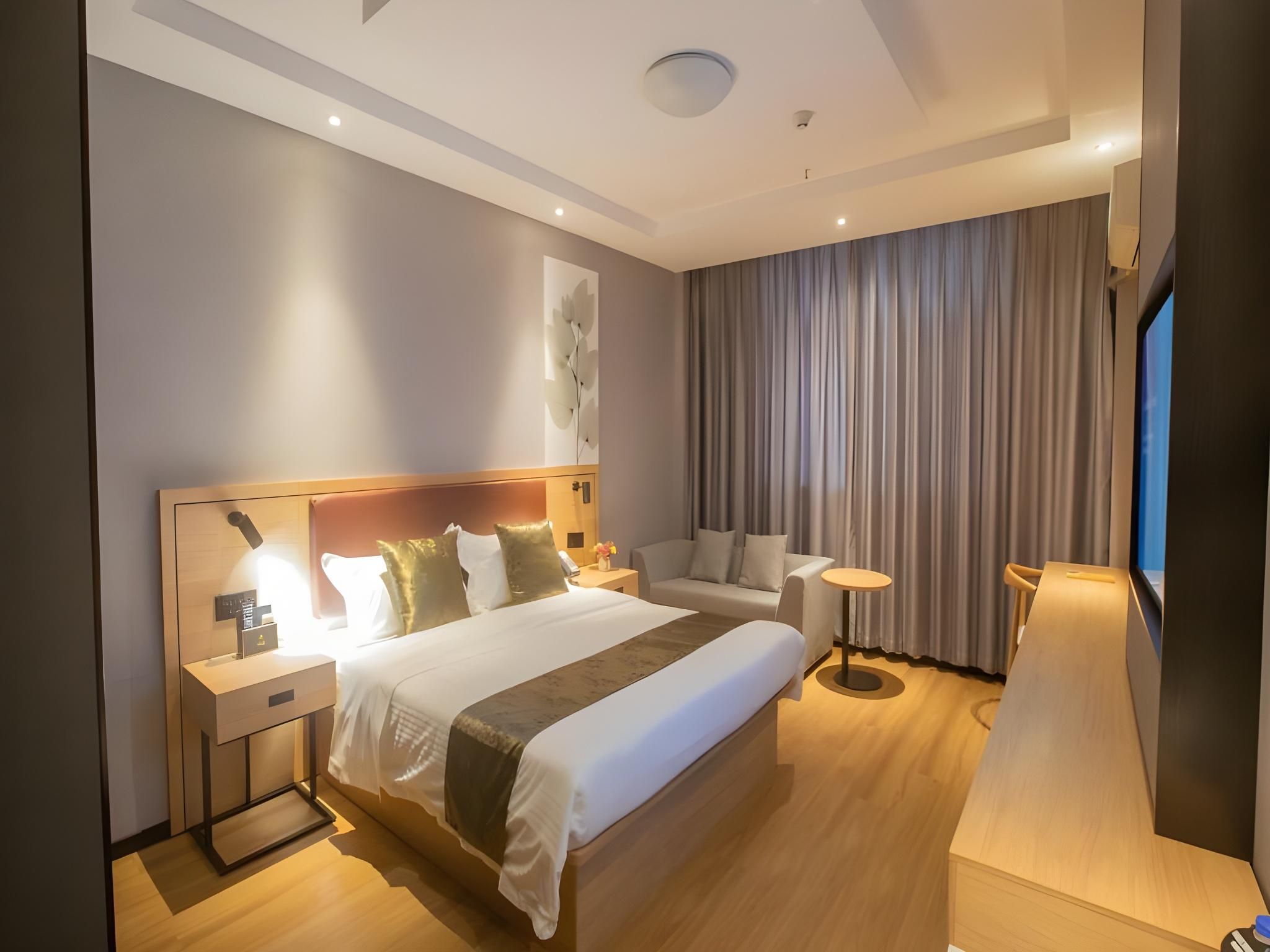 Queen Deluxe Room