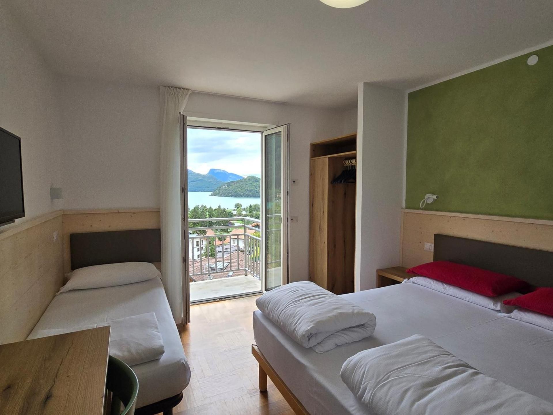 Triple Room with Lake View