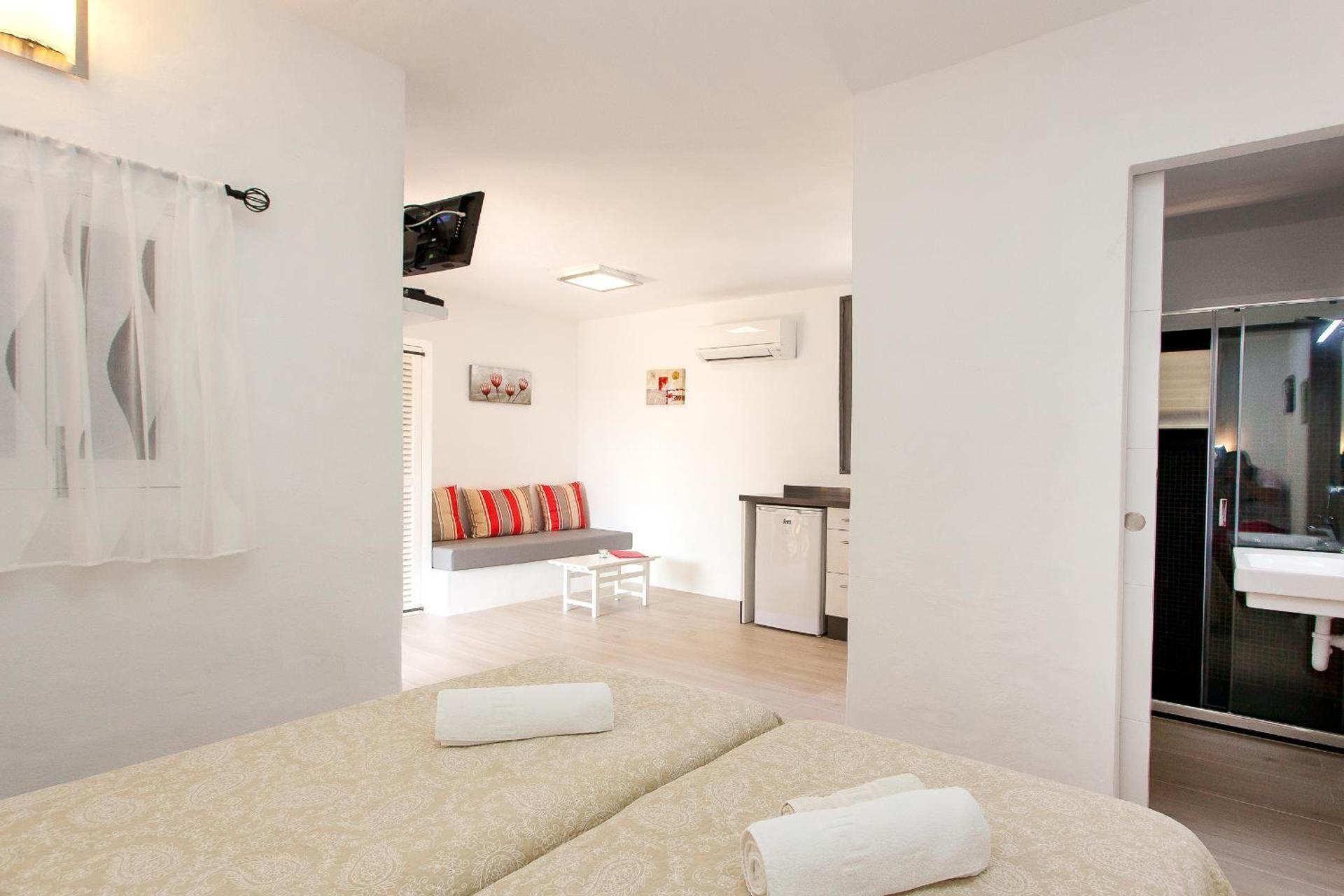 Studio (2 Adults)