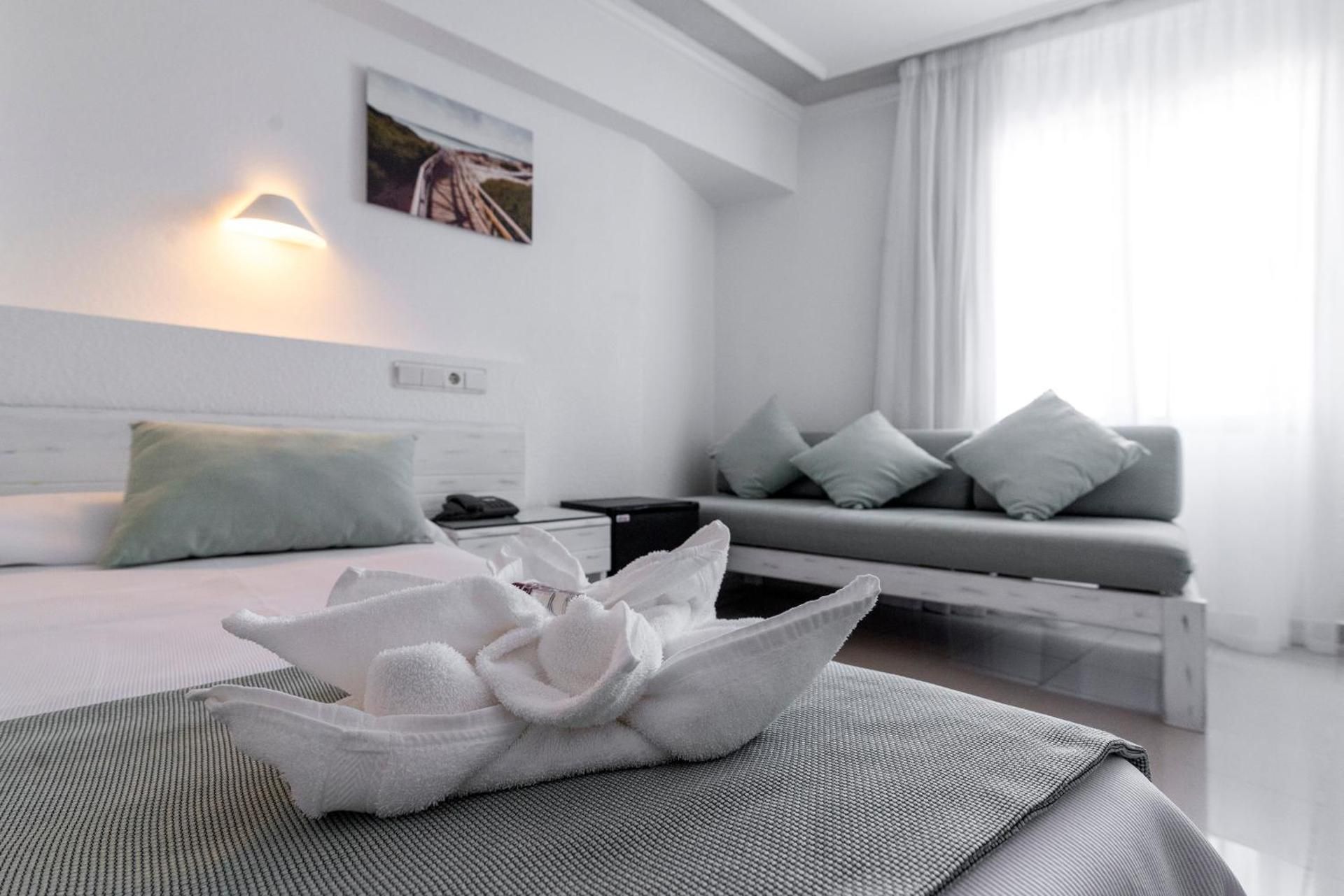 Double or Twin Room with Sea View
