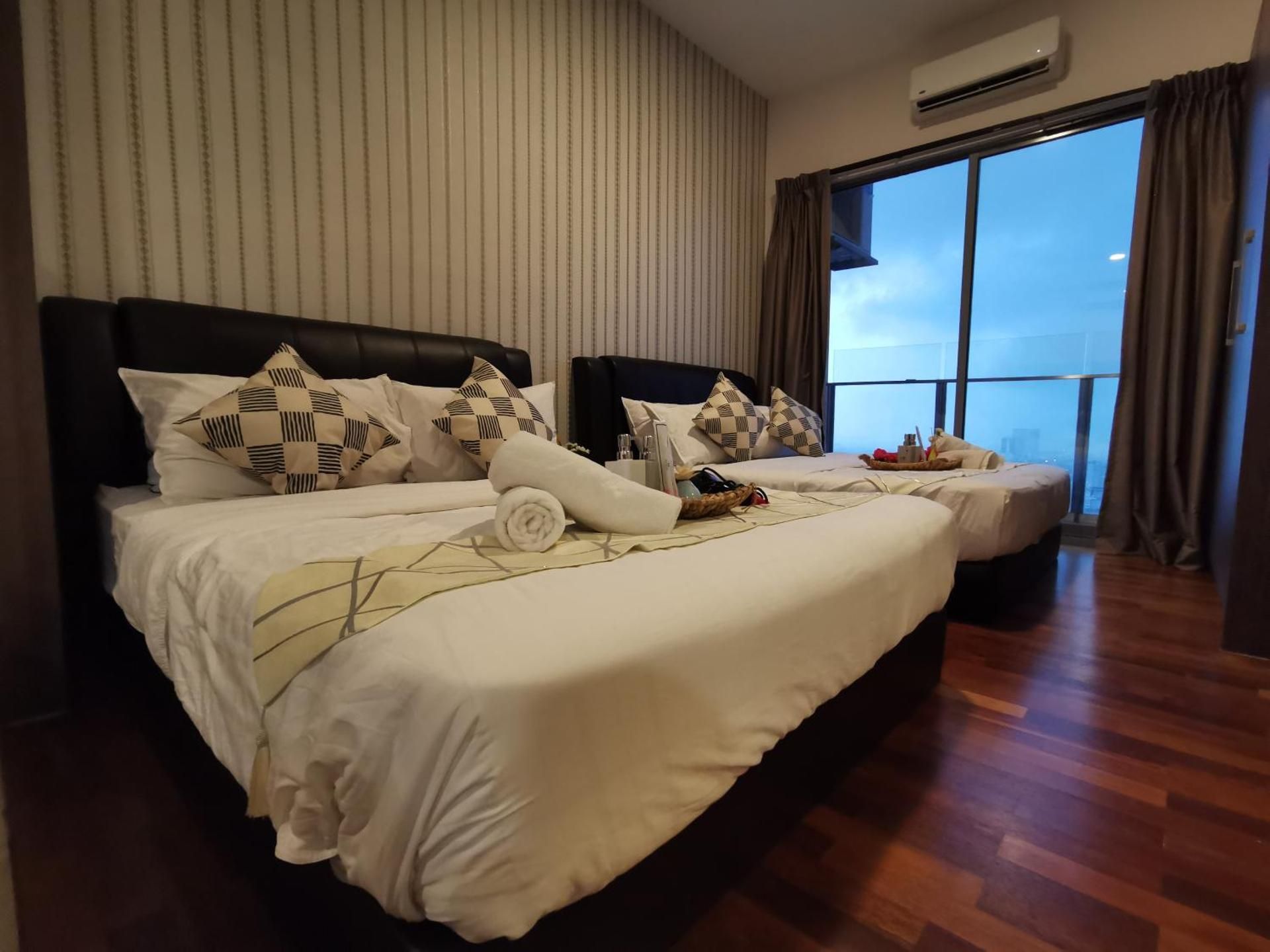 Deluxe Twin Studio (Private Bathtub and City View)