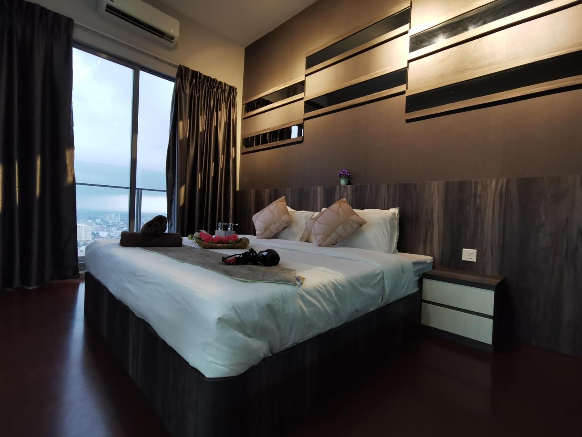 Deluxe King Studio (Private Bathtub and City View)