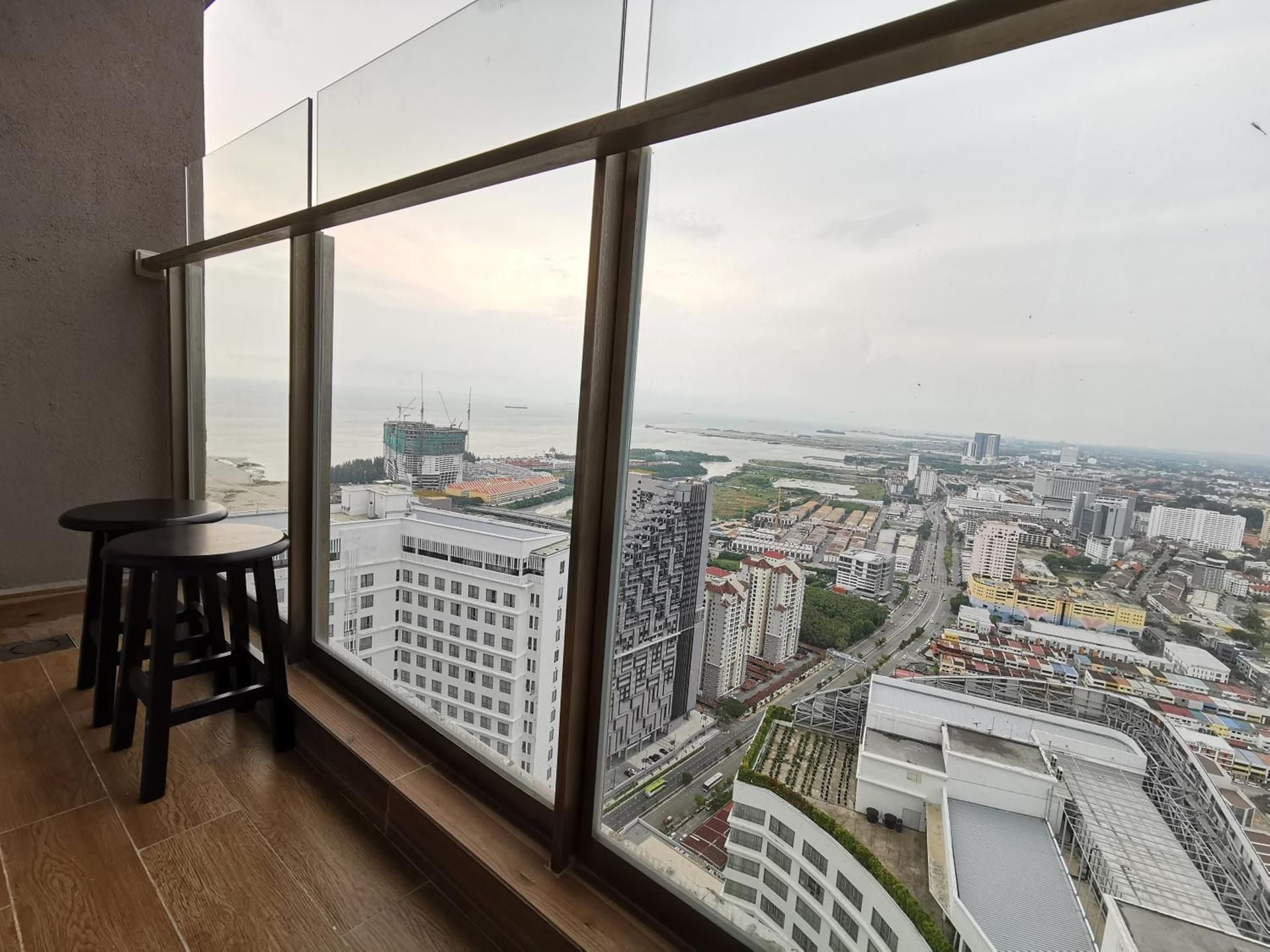 Deluxe Twin Studio (Private Bathtub and City View)