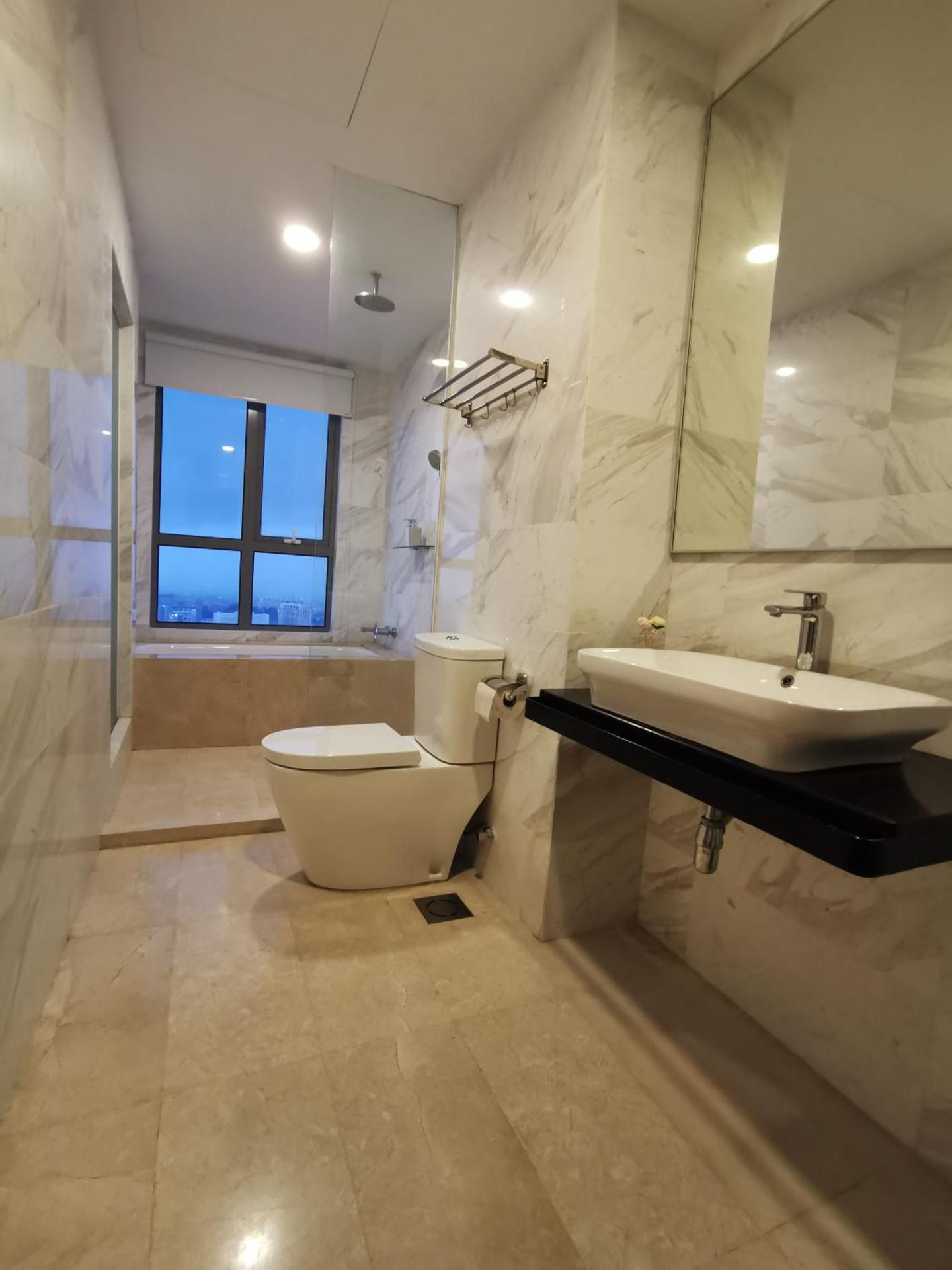 Superior King Studio (Private Bathtub and City View)