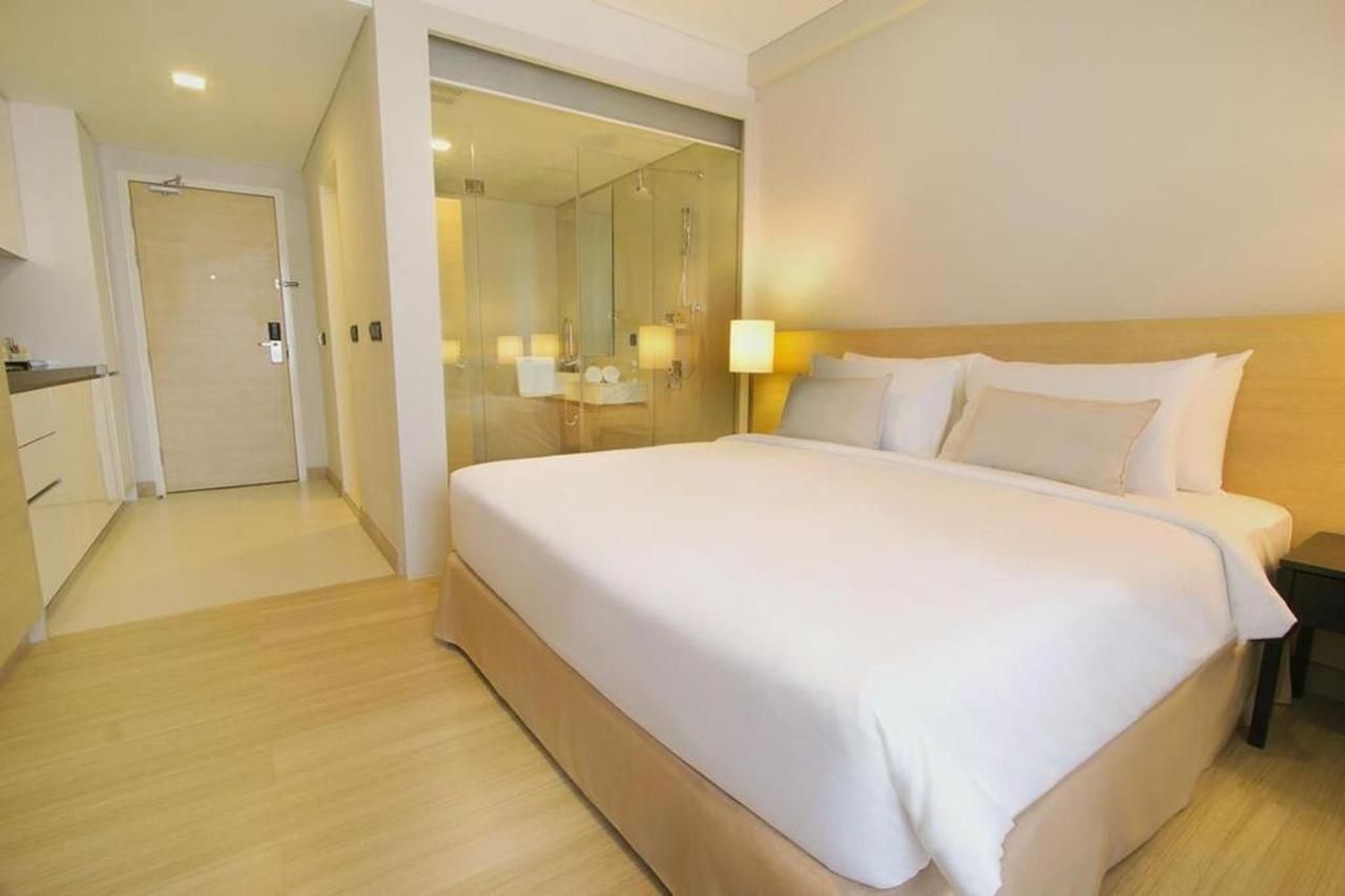 One-Bedroom Apartment With City View