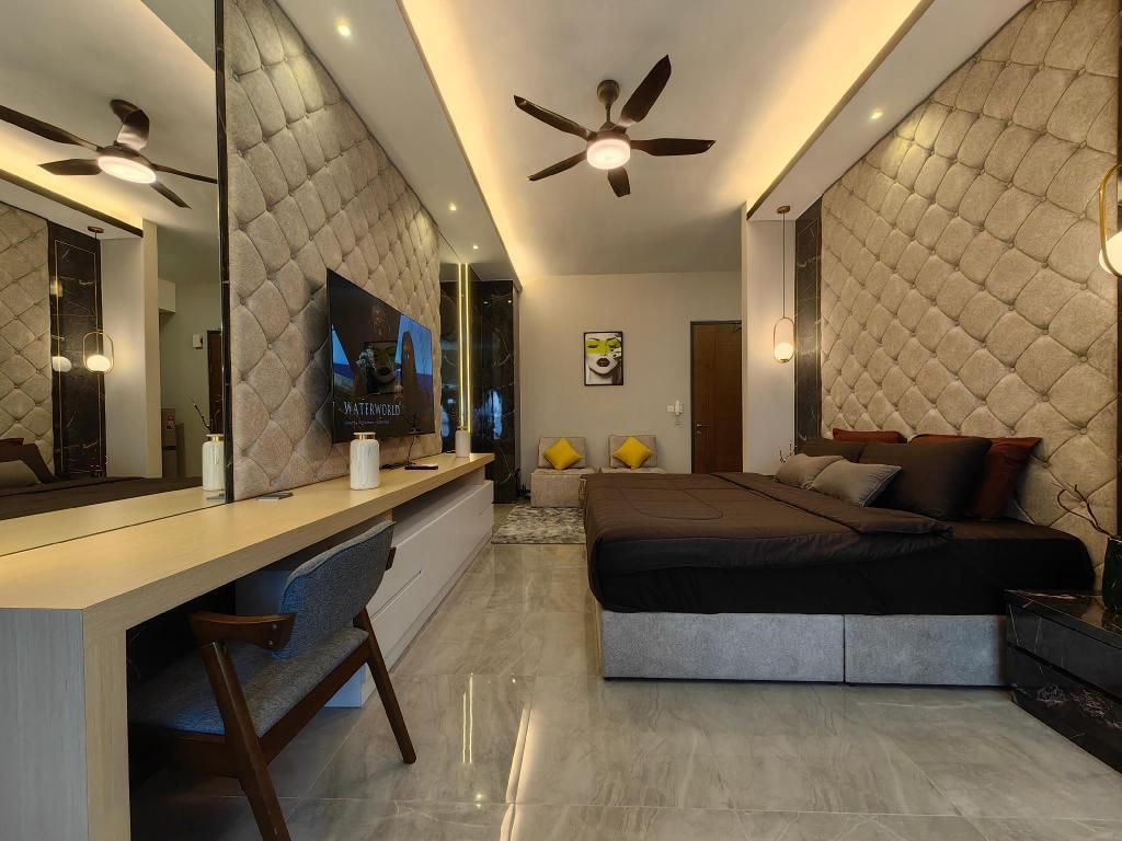Deluxe King with Bathtub