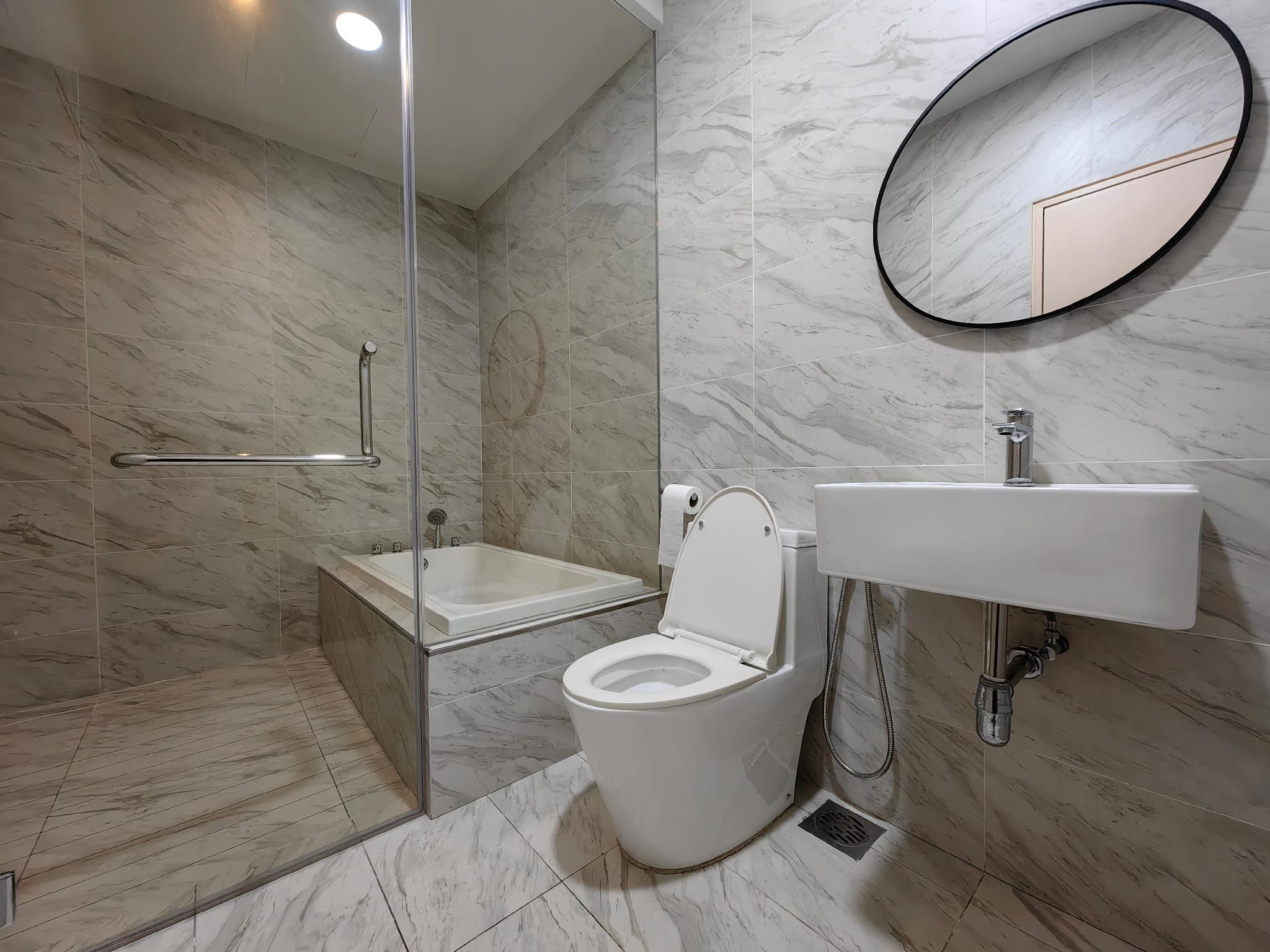 2-Bedroom Luxury Family Apartment with Private Pool