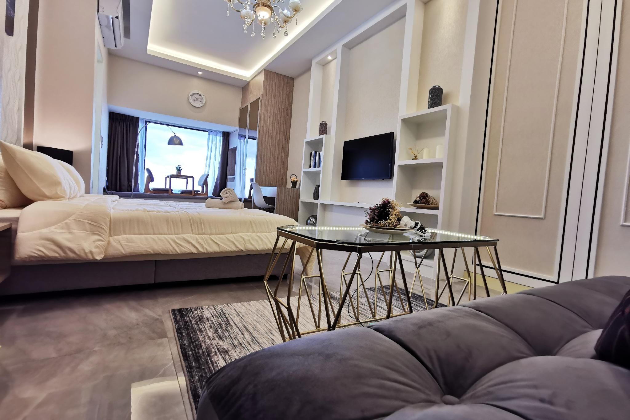 Deluxe Suite with King Bed
